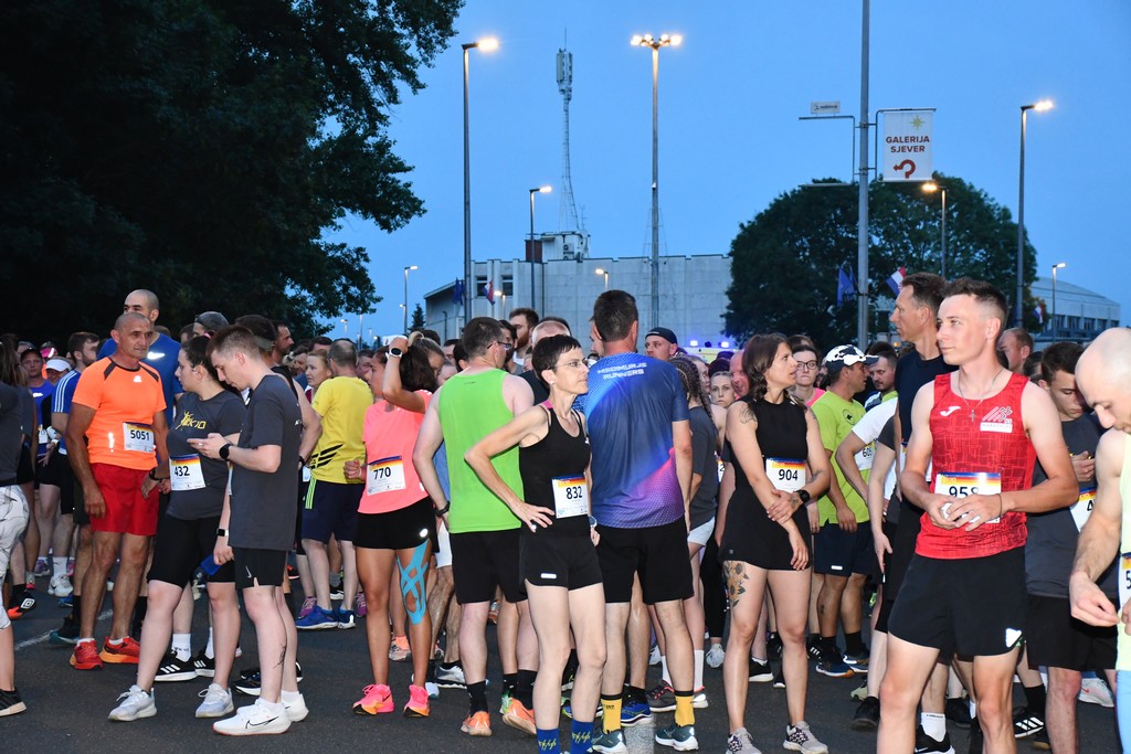 POGLEDAJTE TKO JE SVE TRČAO Veliki broj trkača na ‘Čakovečkom noćnom ceneru’