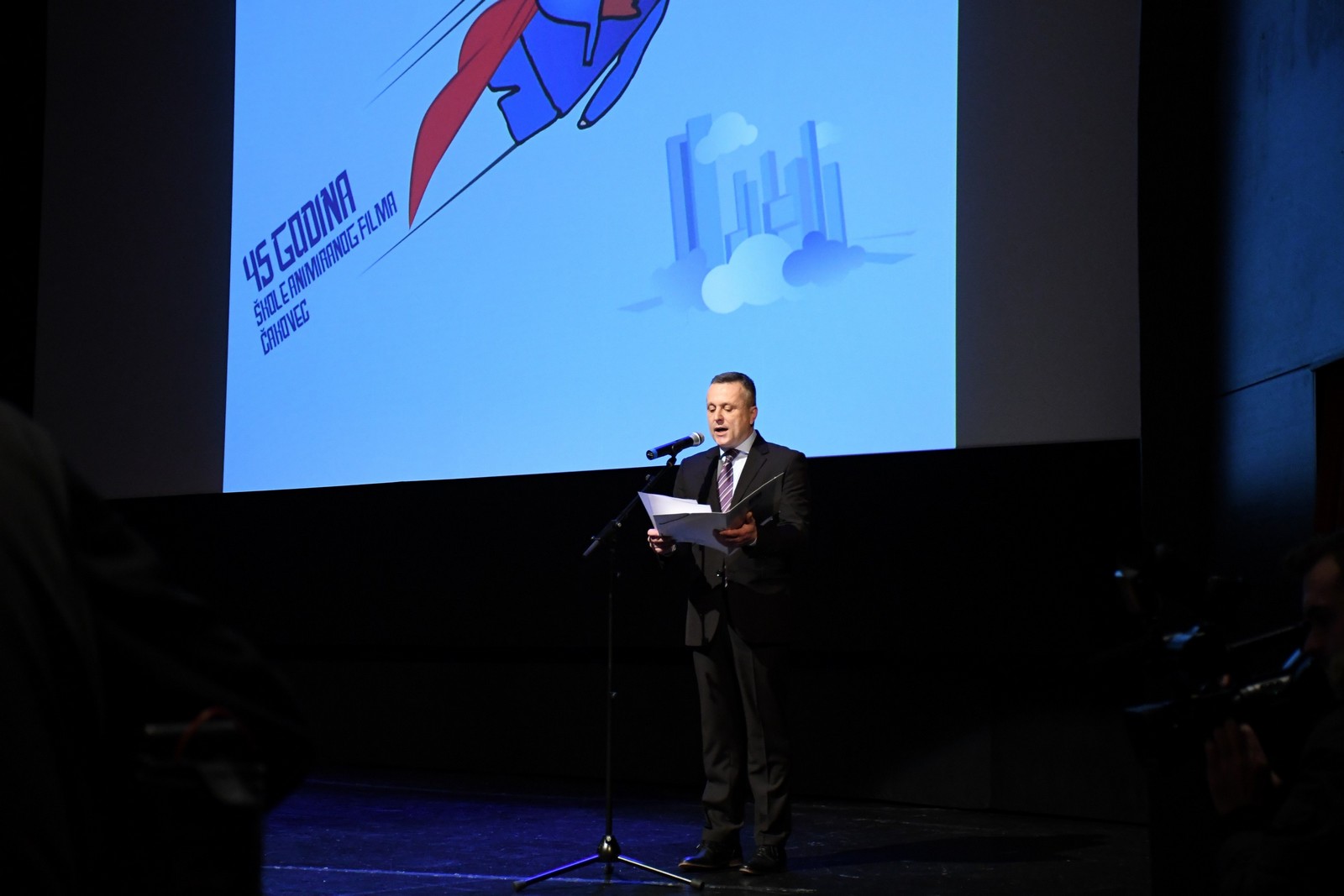 CENTAR ZA KULTURU ČAKOVEC Povodom 45 godina umjetničkog stvaralaštva, Školi animiranog filma dodijeljena Povelja Grada Čakovca!  Članovi Škole animiranog filma Čakovec, jedne od uspješnijih dječjih filmskih obitelji regije te najdugovječnije takve škole u