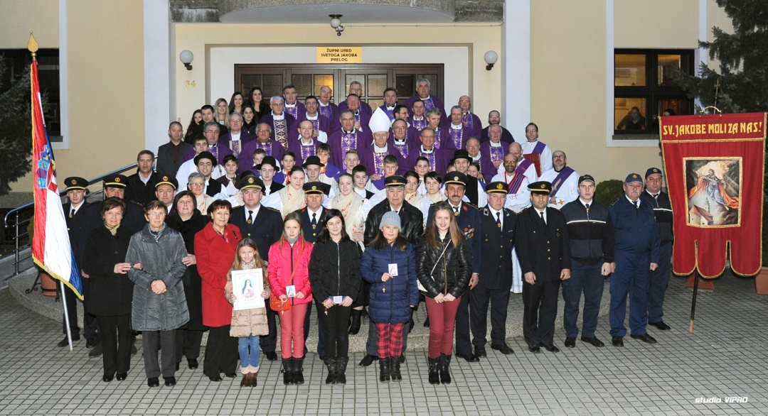 279511416dsc8335835784