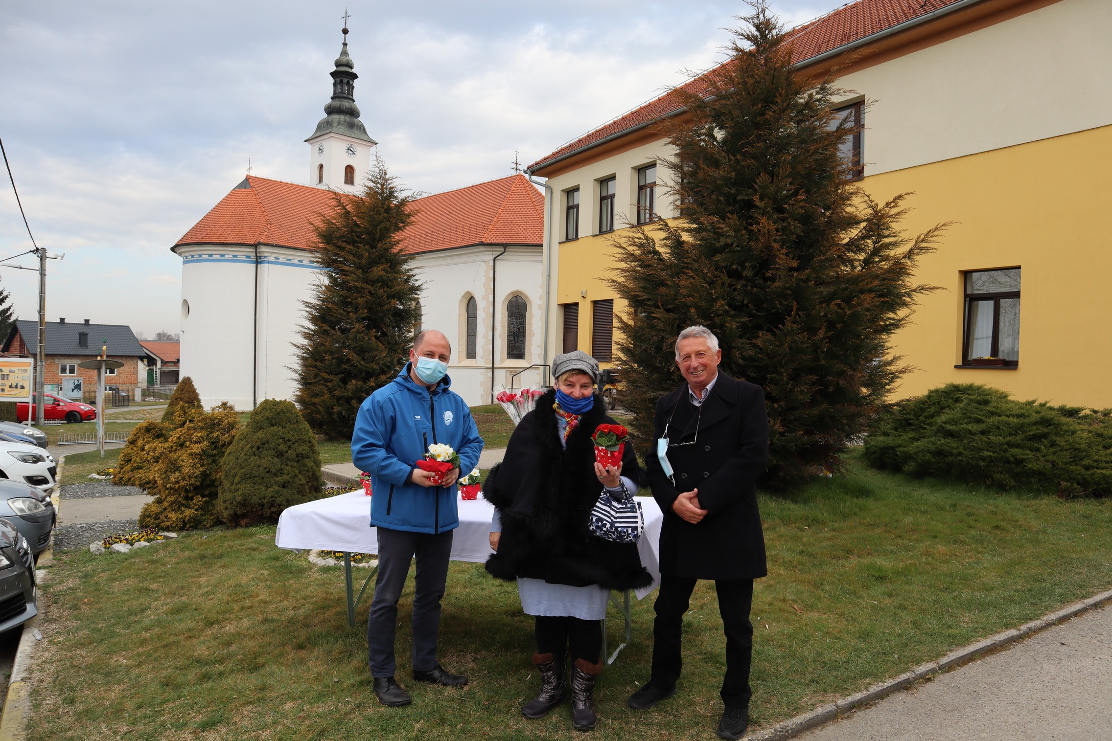 Karanfili i jaglaci za žene u centru Svetog Martina na Muri