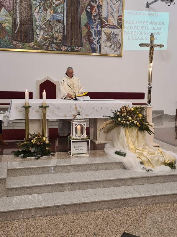 FOTO Polnoćka u Crkvi sv.Antuna Padovanskog na čakovečkom Jugu