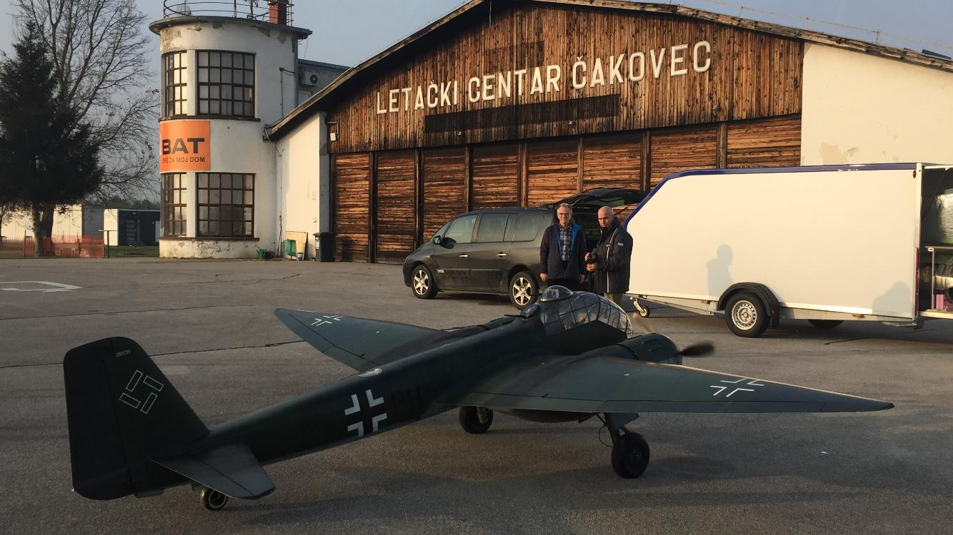 Njemački bombarder iz Drugog svjetskog rata na nebu iznad Čakovca