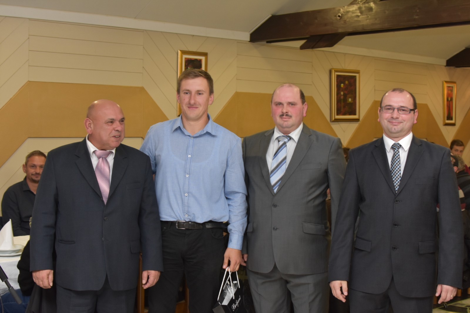 ANDRIJA TOMAŠEK ‘Sinovi nastavljaju moj posao i siguran sam da će uspješno trajati i slijedećih 25 godina’ ANDRIJA TOMAŠEK ‘Sinovi nastavljaju moj posao i siguran sam da će uspješno trajati i slijedećih 25 godina’