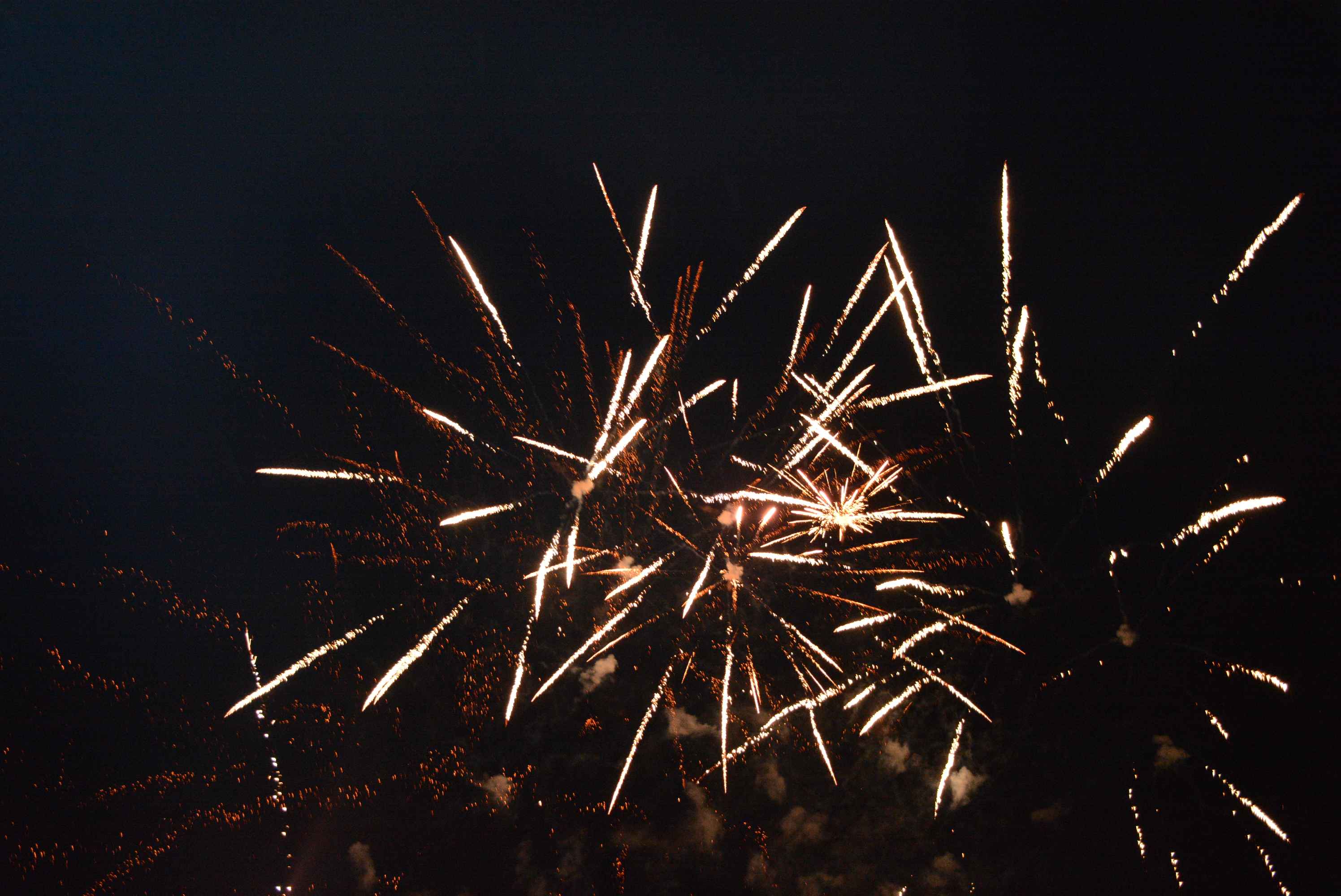 FOTO/VIDEO Čakovec veselo proslavio dolazak 2024. uz ritam ‘Noćne smjene’ i puni trg
