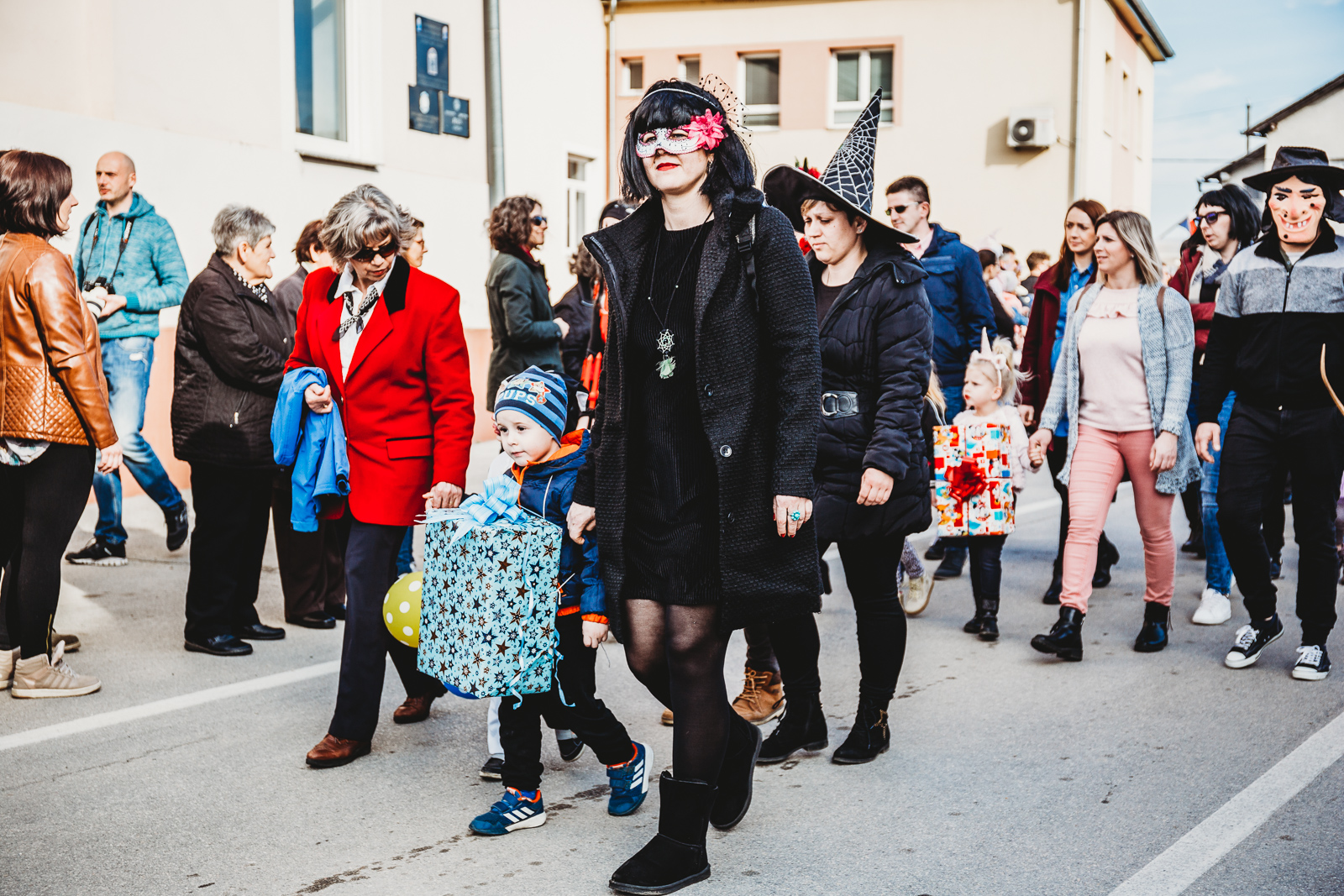 Gorički svati – fašnička povorka s kreativnim maskama prošetala Goričanom