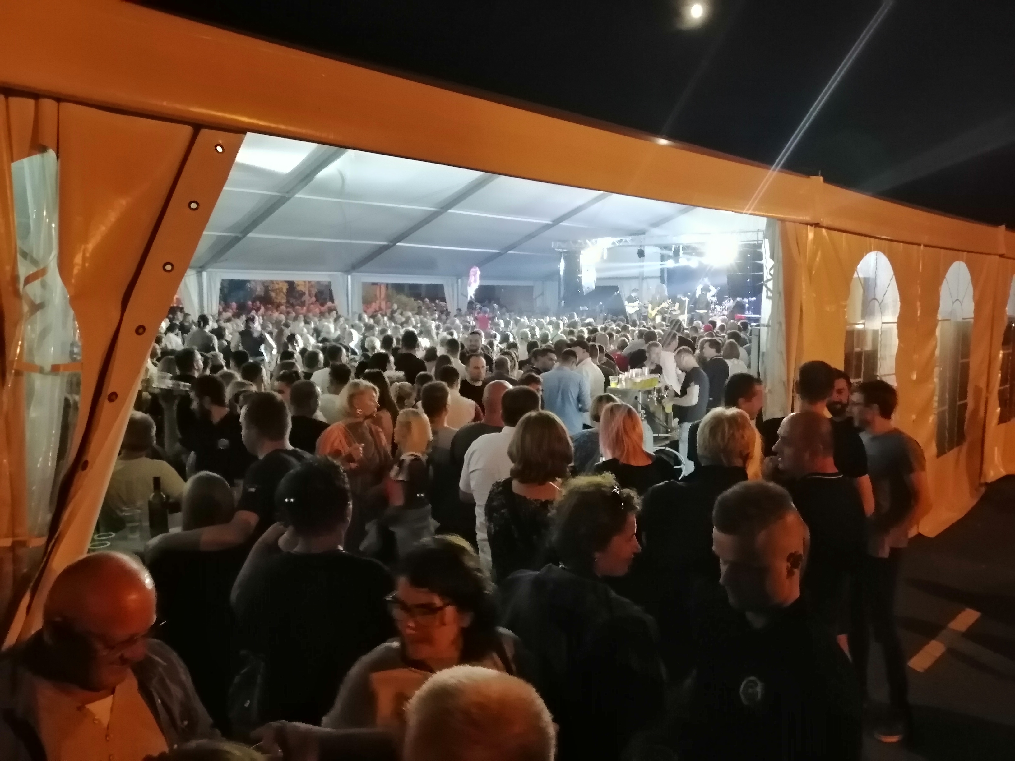 MURSKO SREDIŠĆE Posjetitelji su uživali na Željku Bebeku i Murskom wine festu