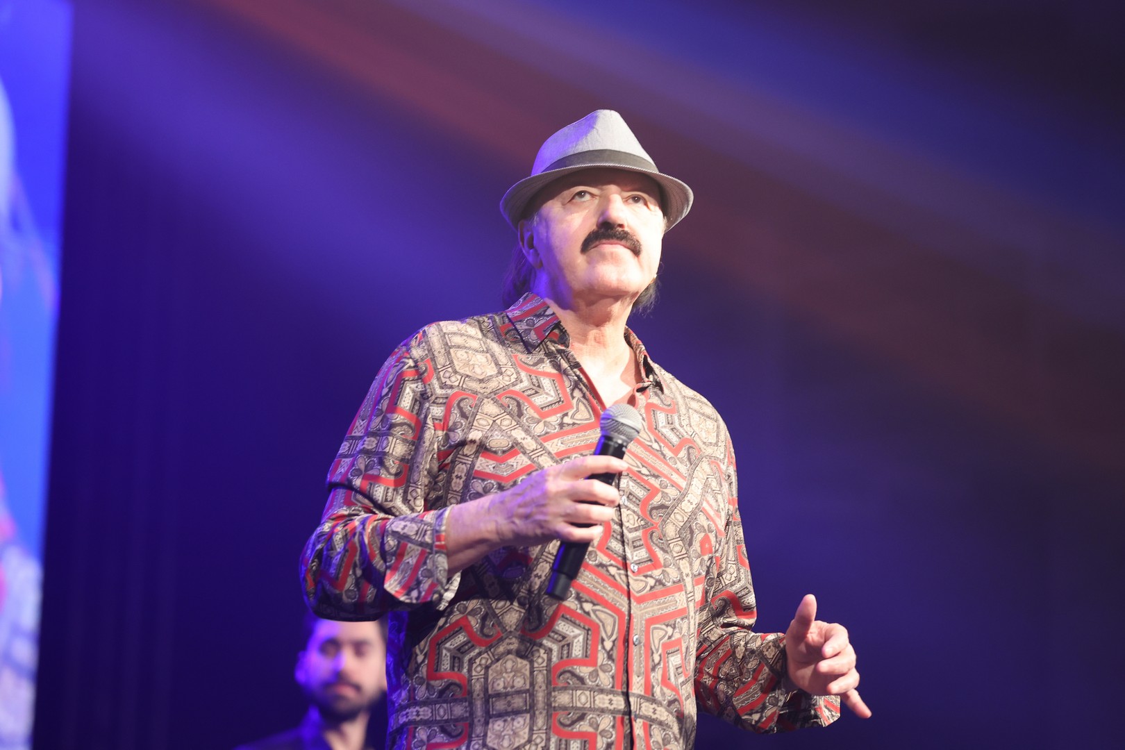 KONCERT U ČAKOVCU Haris Džinović svojim hitovima rasplesao i raspjevao publiku