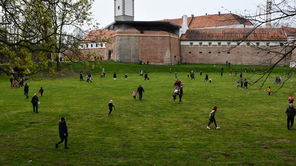 VIDEO I FOTO Potraga za uskrsnim jajima u Perivoj Zrinskih privukla mnoštvo mališana