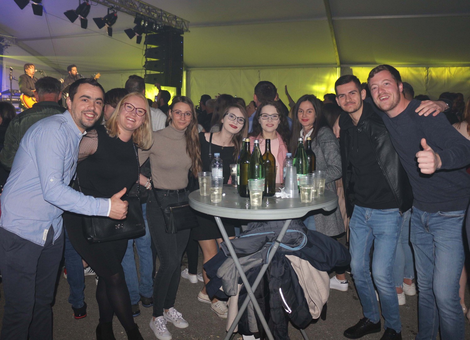 Raspjevana atmosfera u Šampionu na koncertu Zlatka Pejakovića