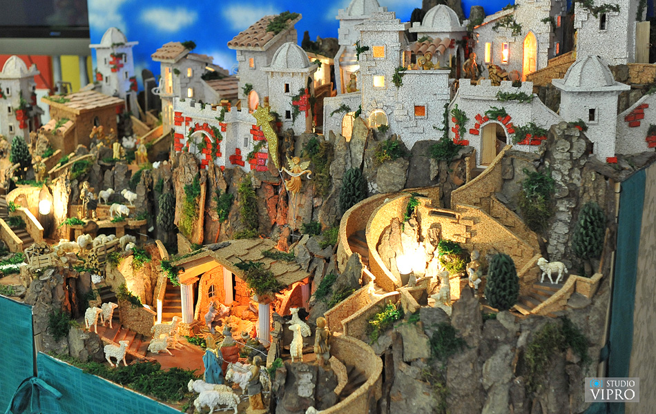 Josip Slaviček iz Preloga izradio prekrasne jaslice koje krase Dom kulture