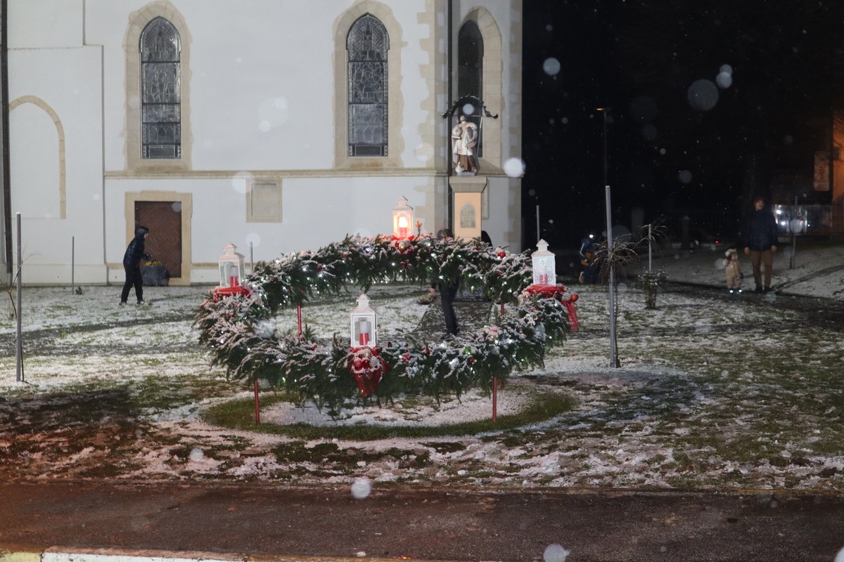 SVETI MARTIN NA MURI Paljenjem prve adventske svijeće započelo je najradosnije doba u godini