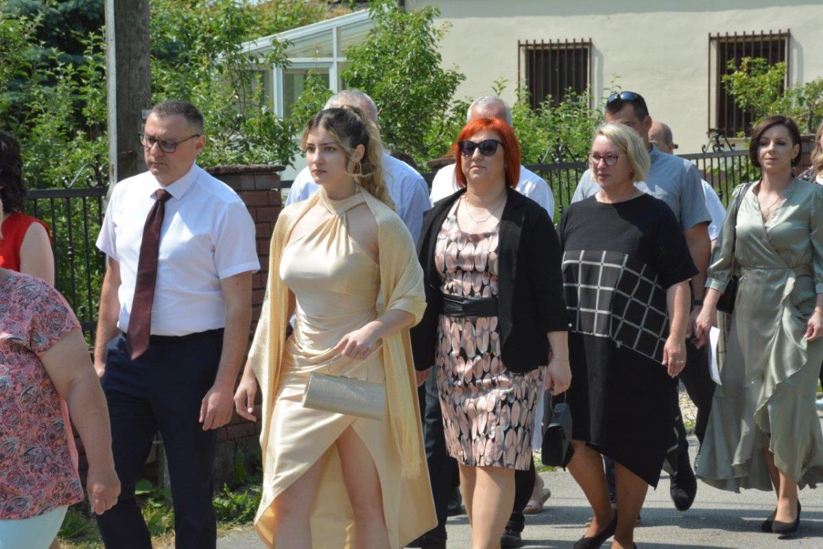 FOTO Donja Dubrava: 13 mladih župljana primilo sakrament Svete potvrde