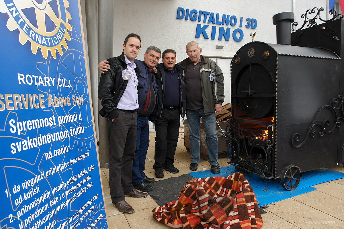 261810376dsc09830329302