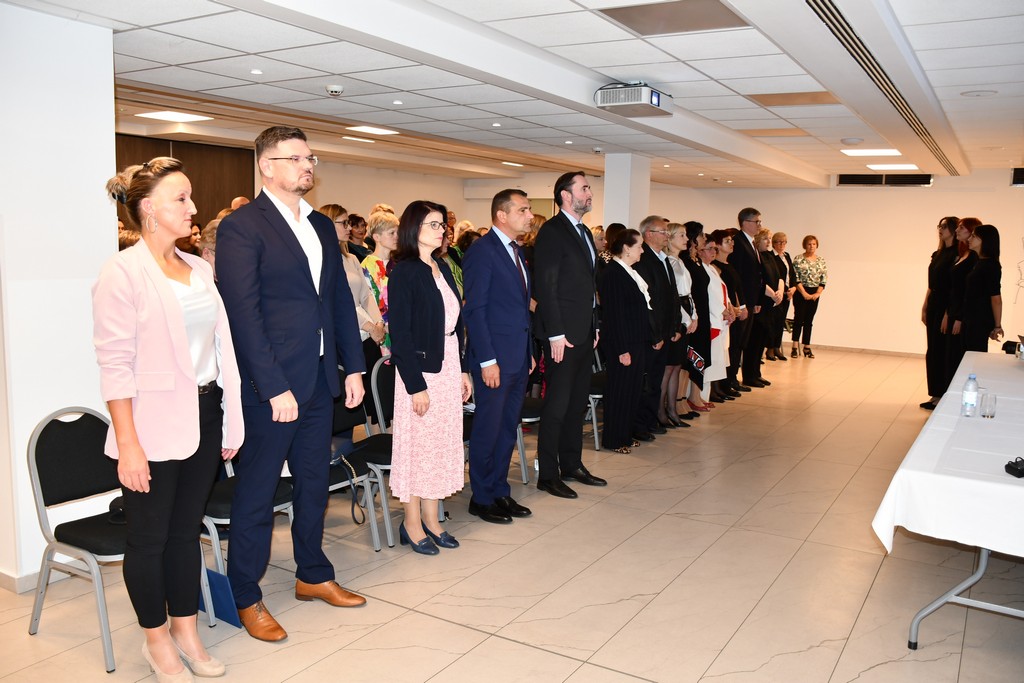 SVEČANOST Pet desetljeća rada Odjela anesteziologije, reanimatologije i intenzivne medicine SVEČANOST Pet desetljeća rada Odjela anesteziologije, reanimatologije i intenzivne medicine