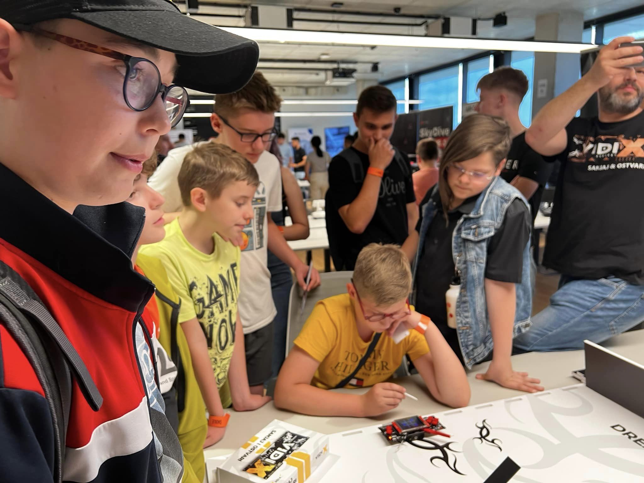 MLADI ROBOTIČARI Rahela, Eugen, Max i Vito sudjelovali na Danu inovacija u Zagrebu