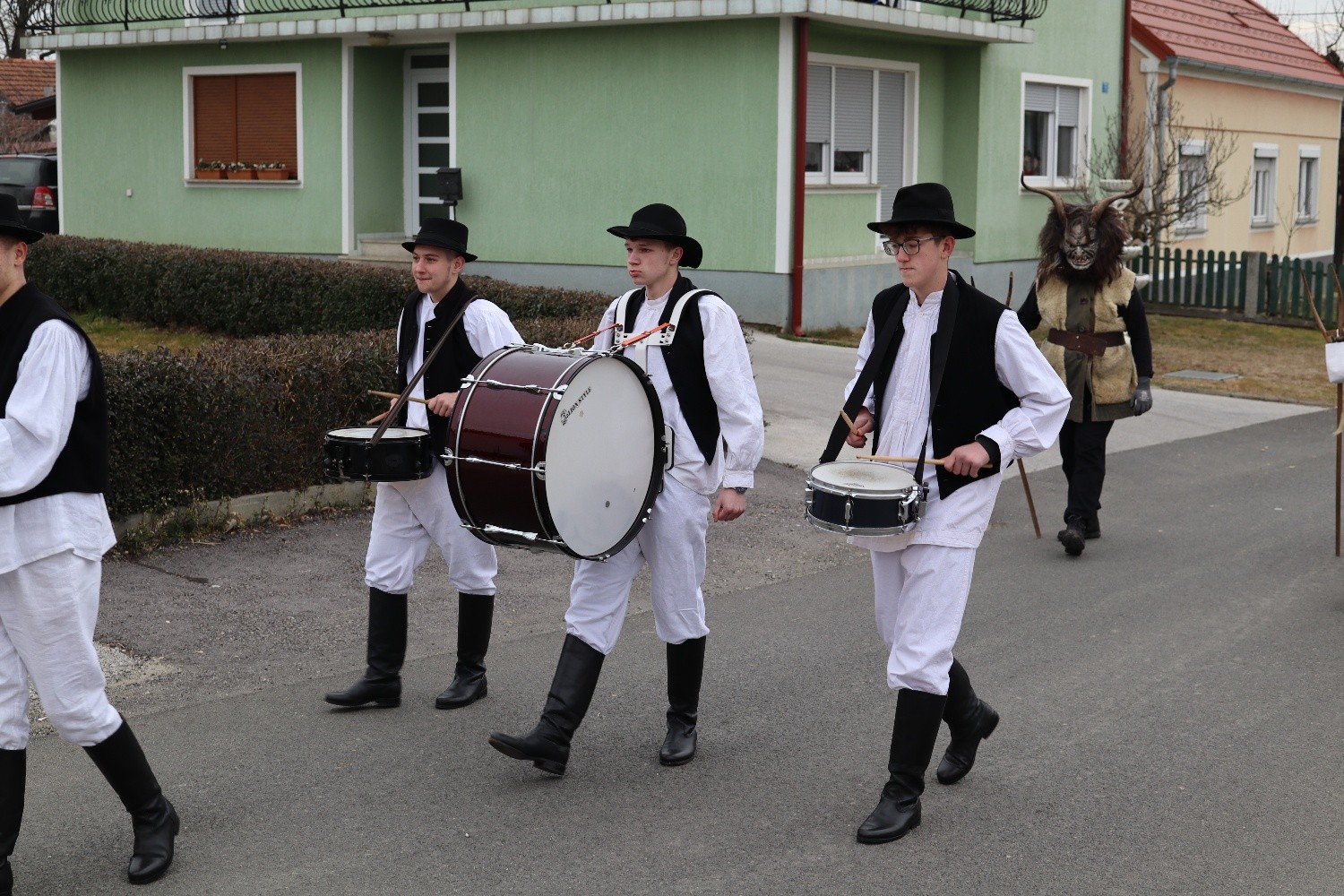 Fašenjska povorka od Marofa preko Žabnika, Vrhovljana do centra Svetog Martina na Muri!