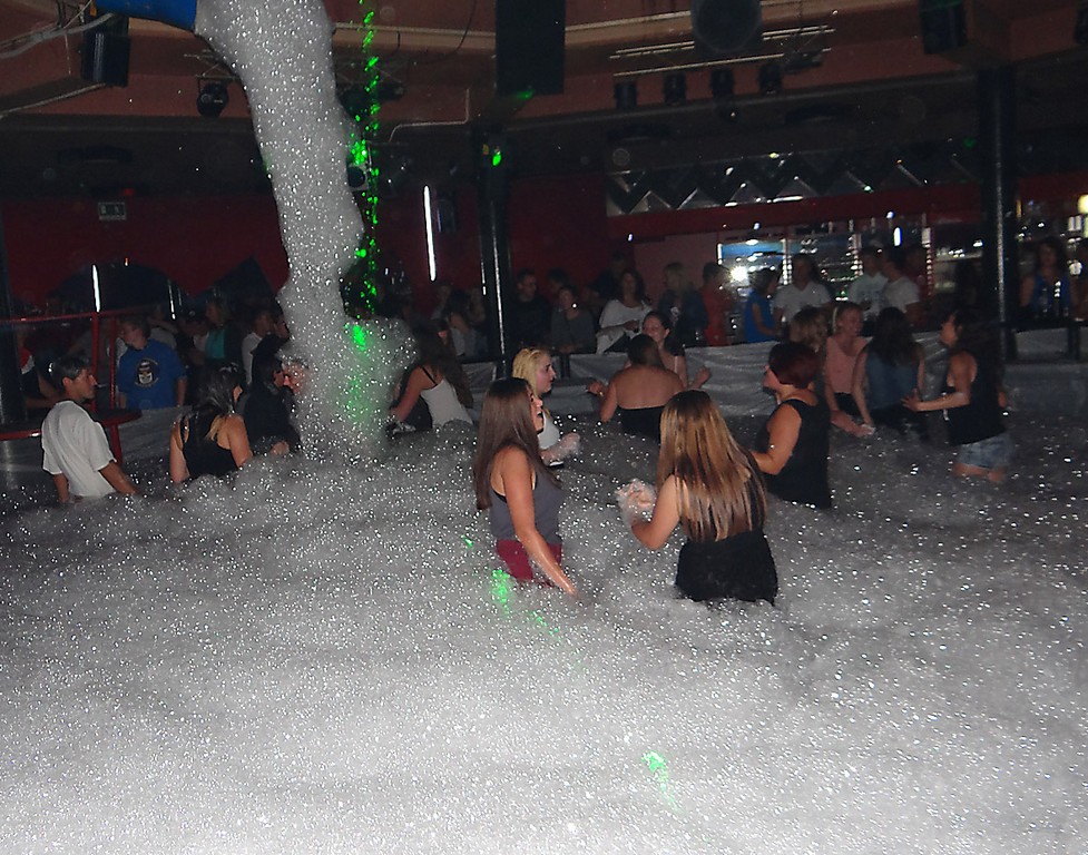 slika0005435472 Pjena party u Šampionu (Subota, 16.8.2014.)