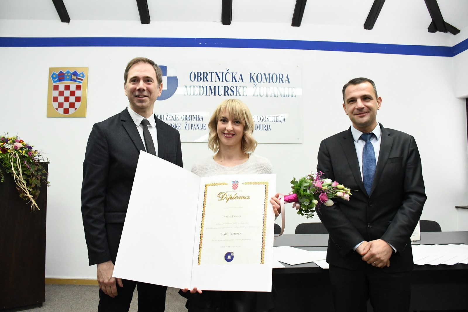 NAKON POLOŽENIH ISPITA U SVIBNJU I RUJNU 37 novopečenih majstora i majstorica dočekalo je svoja priznanja! NAKON POLOŽENIH ISPITA U SVIBNJU I RUJNU 37 novopečenih majstora i majstorica dočekalo je svoja priznanja!