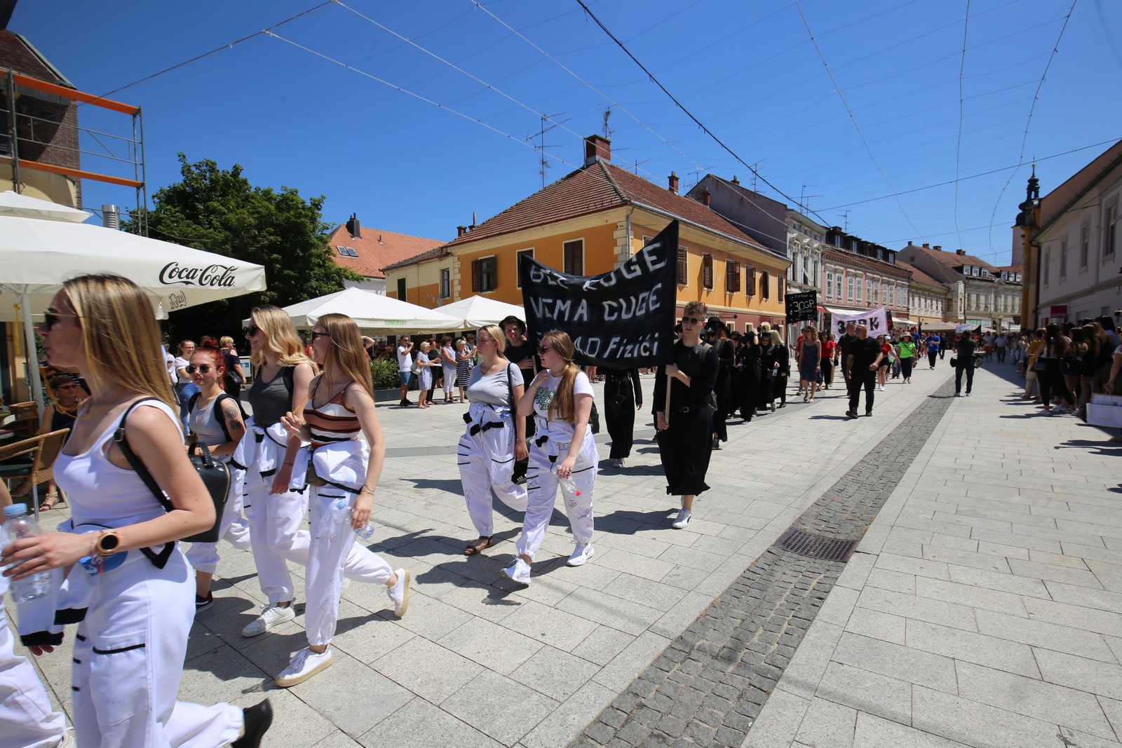 Vesela kolona međimurskih maturanata prošetala Čakovcem