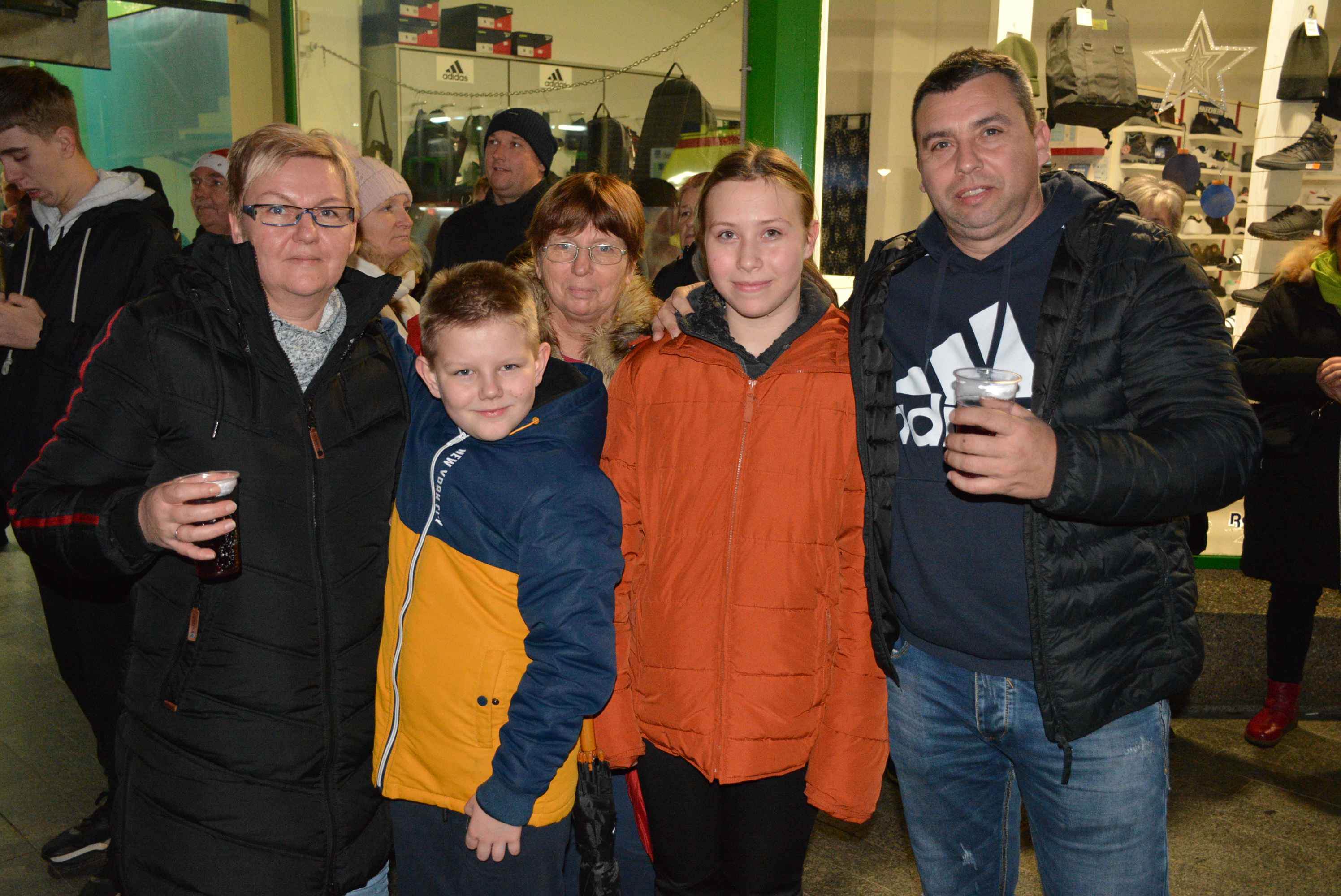 FOTO/VIDEO Čakovec veselo proslavio dolazak 2024. uz ritam ‘Noćne smjene’ i puni trg