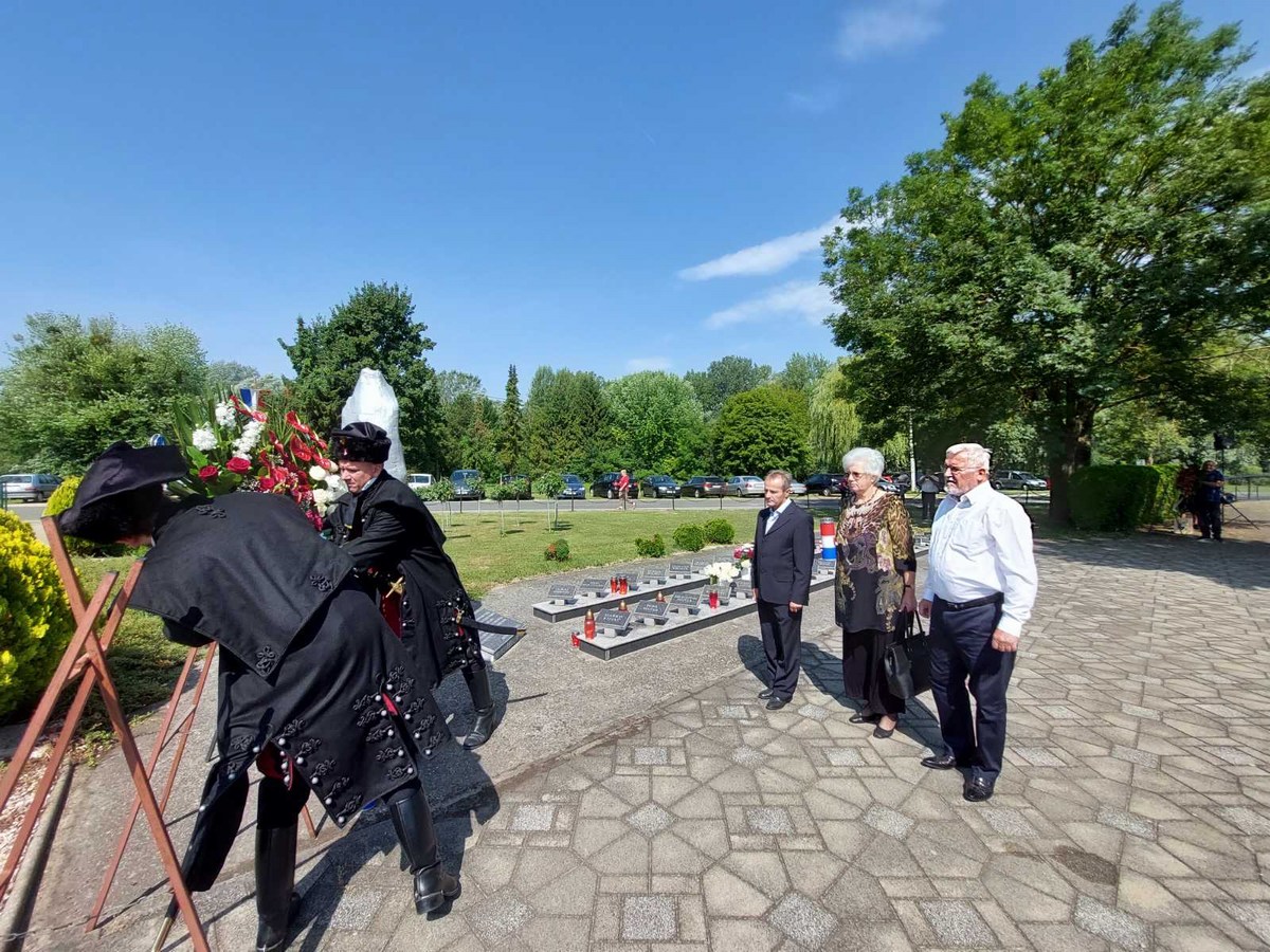 Odavanjem počasti svim poginulim i nestalim braniteljima i pripadnicima antifašističkog pokreta obilježen Dan antifašističke borbe u Međimurju Odavanjem počasti svim poginulim i nestalim braniteljima i pripadnicima antifašističkog pokreta obilježen Dan antifašističke borbe u Međimurju