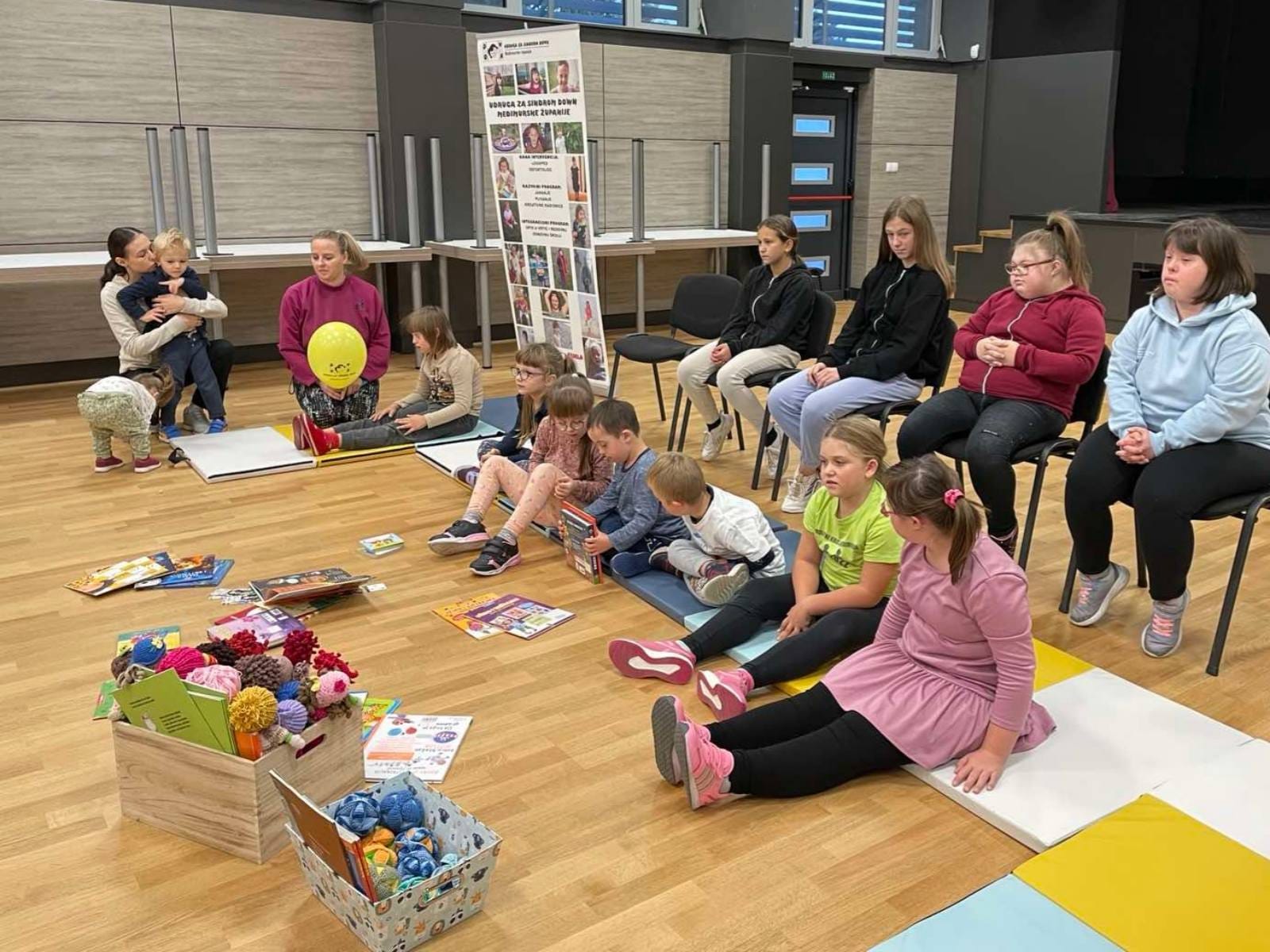 Članovi međimurske Udruge za sindrom Down posjetili ‘Heklice u knjižnici’
