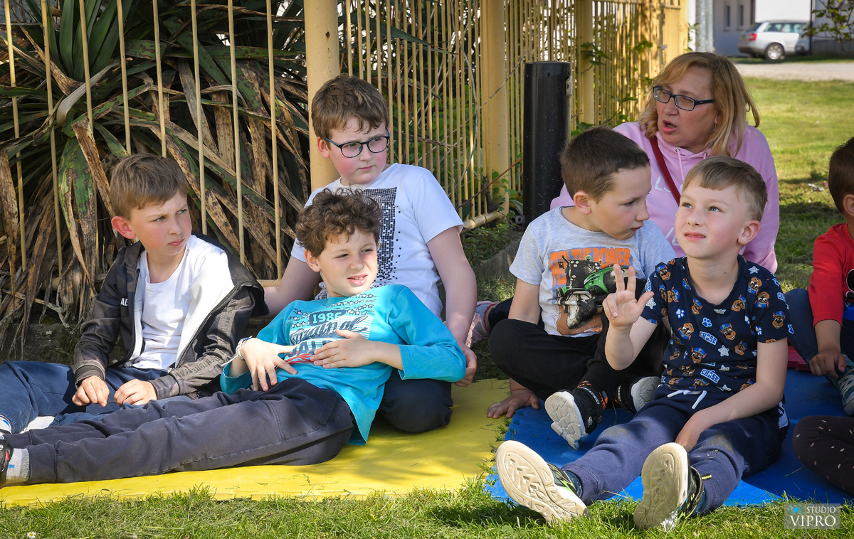 Mala slobodna knjižnica u Oporovcu