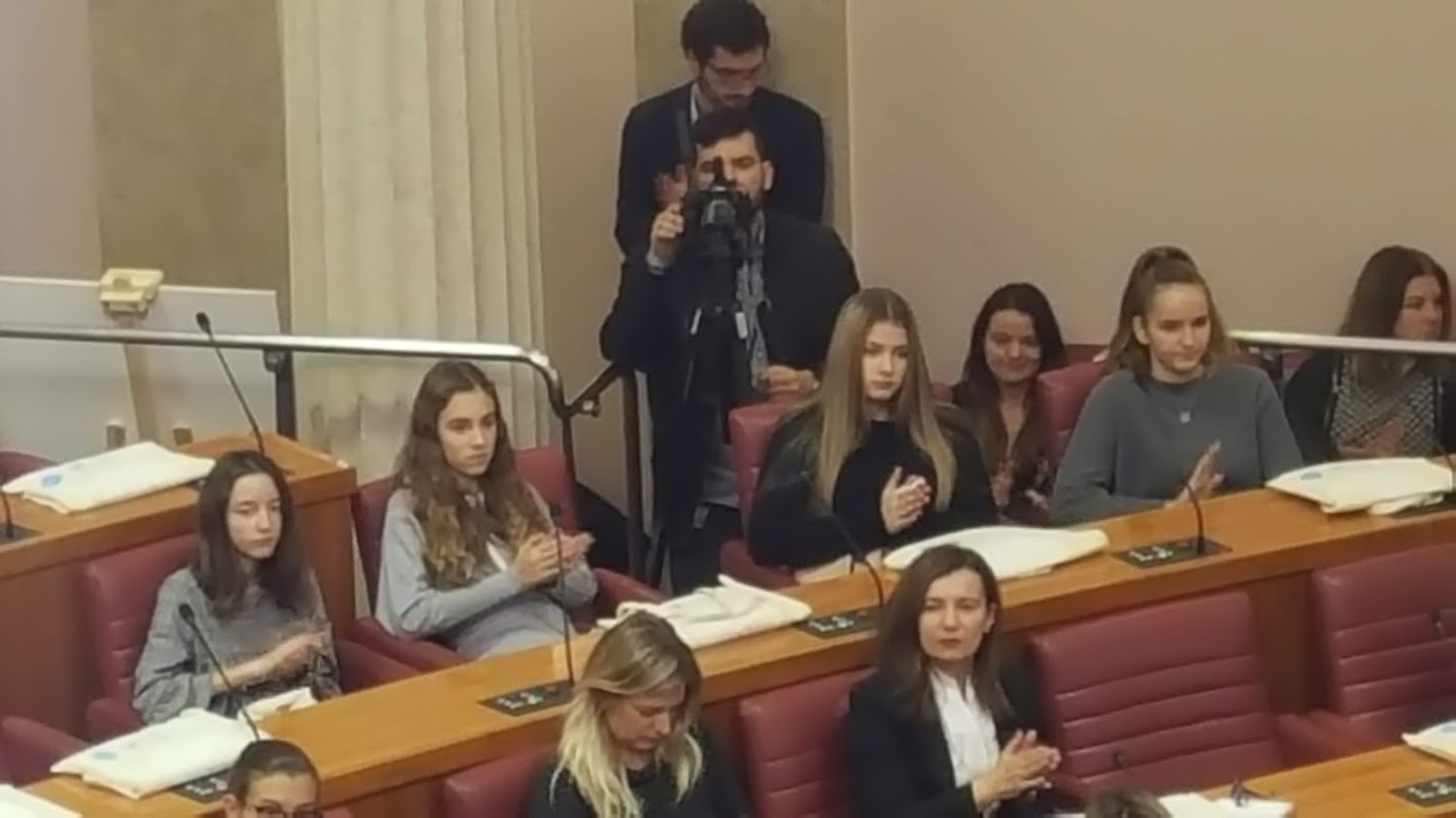 FOTO Dječja gradonačelnica grada Čakovca Dorja i vijećnica Mirta posjetile Hrvatski sabor