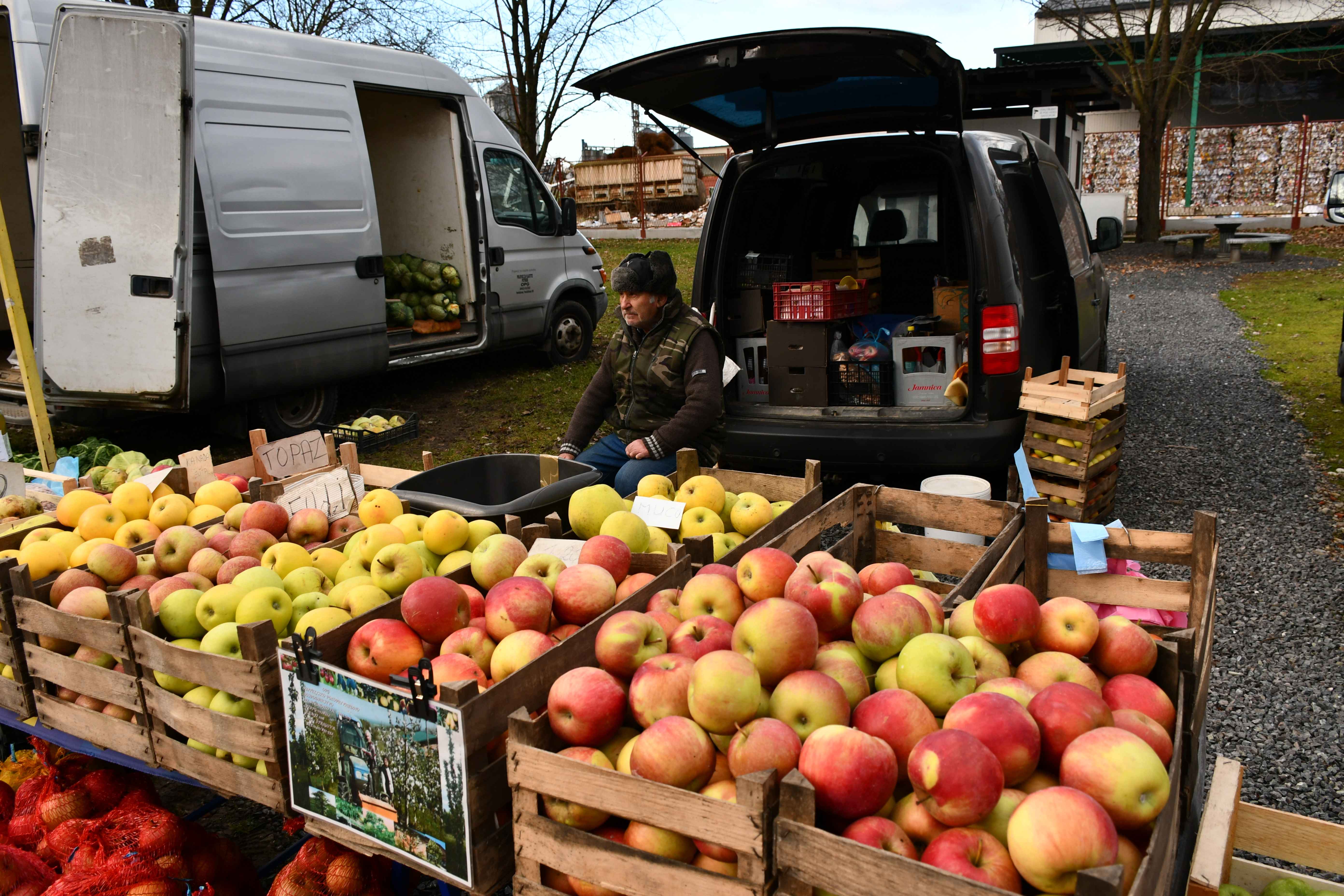 ZUBATO SUNCE Bogata ponuda voća i povrća na čakovečkom sajmu, a zaigrao se i šah!