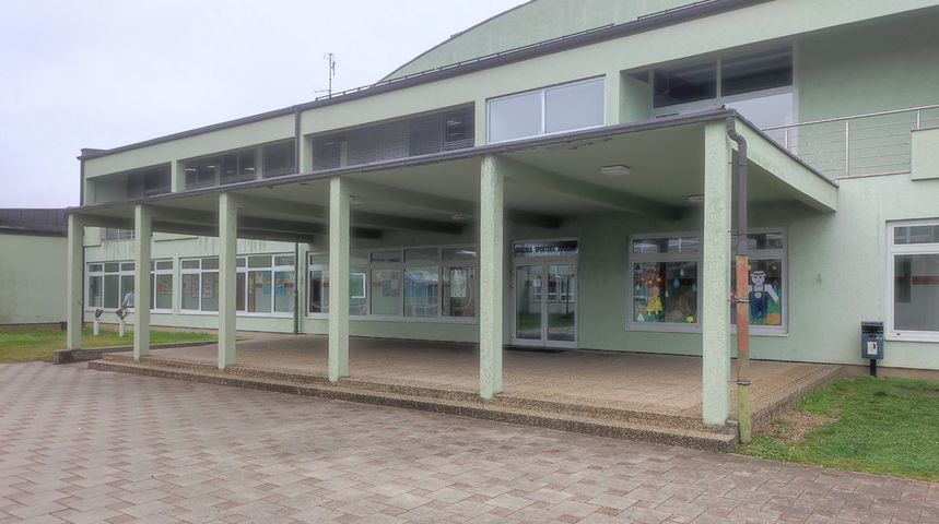 OŠ Mala Subotica zgrada OŠ Mala Subotica zgrada