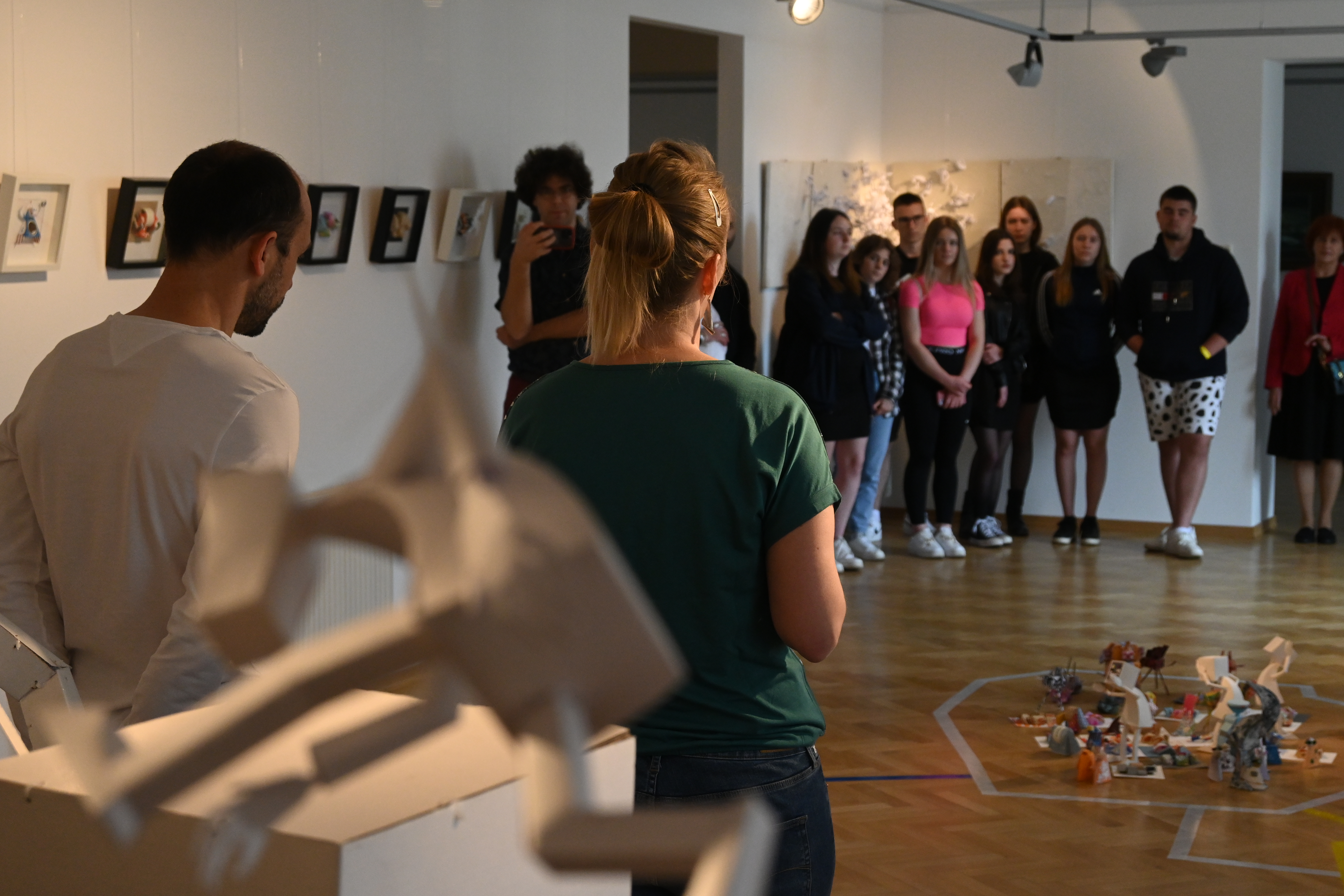 PRELOG Otvorena samostalna izložba ‘Papirnata energija’ akademskog umjetnika Marka Zubaka PRELOG Otvorena samostalna izložba ‘Papirnata energija’ akademskog umjetnika Marka Zubaka