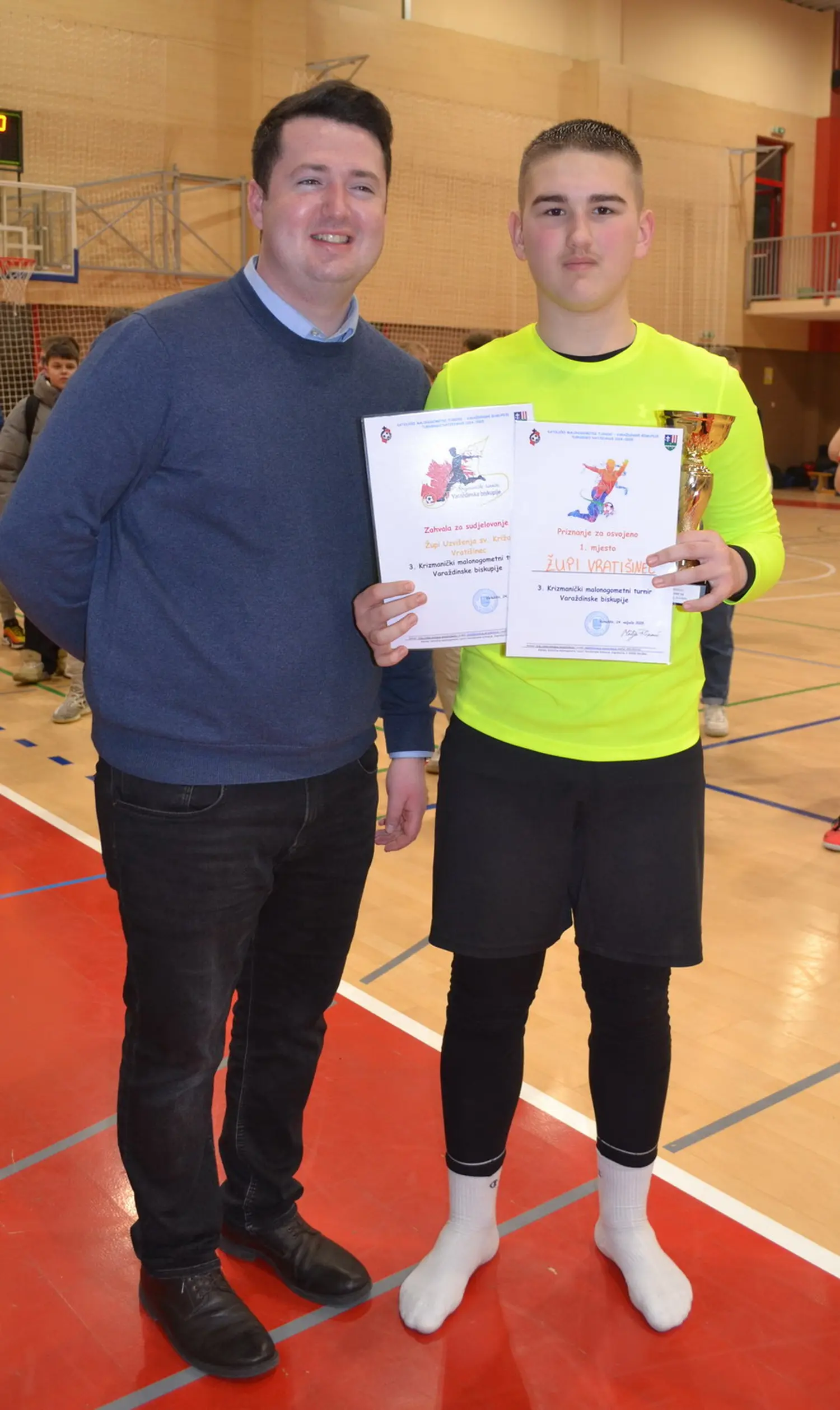 04-Pobjednički pehar III. turnira za ekipu je podignuo Filip Cerovec