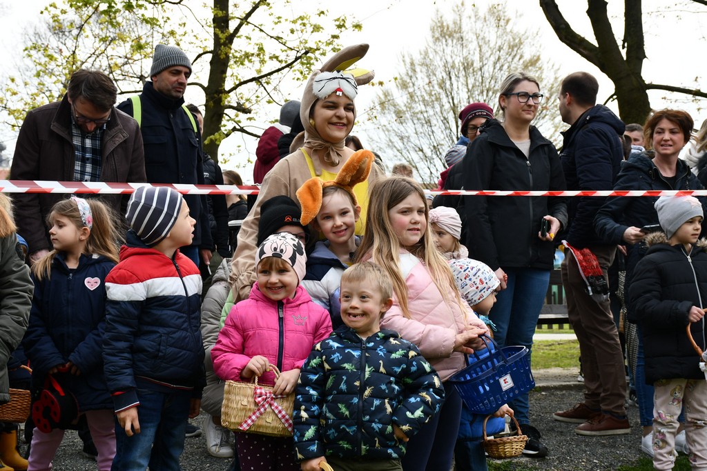VIDEO I FOTO Potraga za uskrsnim jajima u Perivoj Zrinskih privukla mnoštvo mališana
