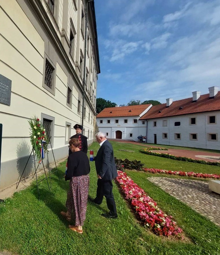 Odavanjem počasti svim poginulim i nestalim braniteljima i pripadnicima antifašističkog pokreta obilježen Dan antifašističke borbe u Međimurju Odavanjem počasti svim poginulim i nestalim braniteljima i pripadnicima antifašističkog pokreta obilježen Dan antifašističke borbe u Međimurju
