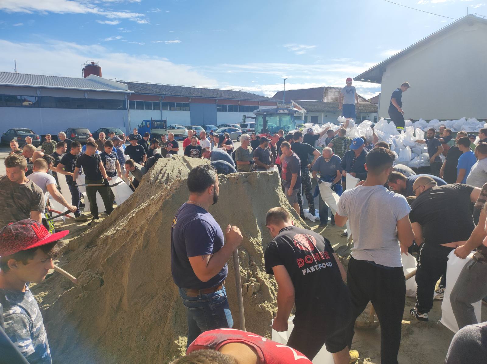 UJEDINILI SE Mještani Kotoribe pokazali koliko su moćni dok ih je više!