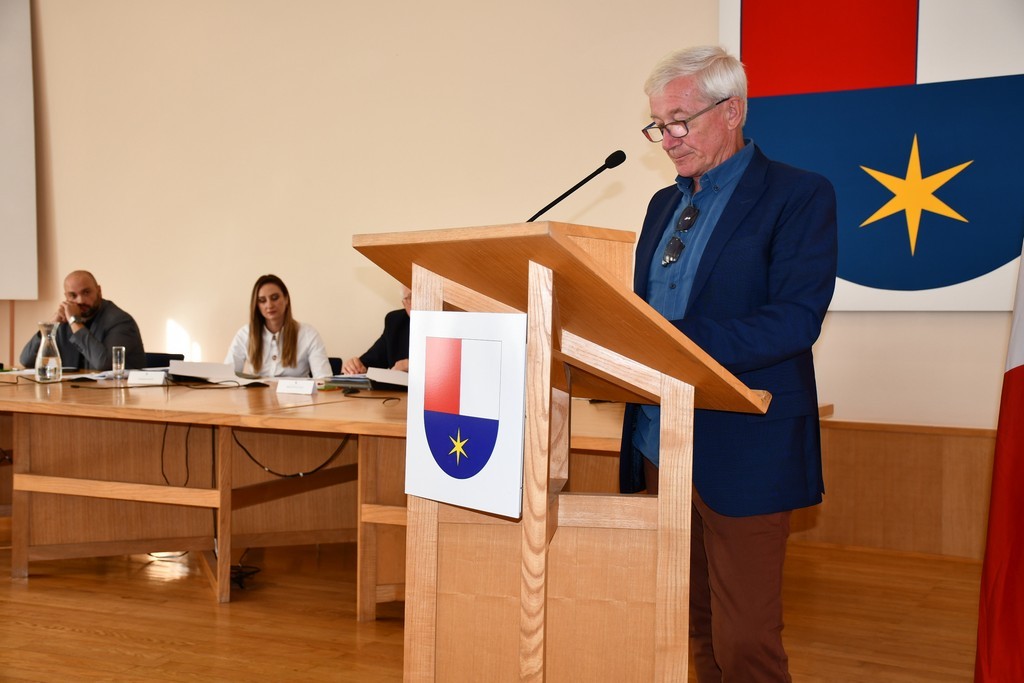 CENTRALIZACIJA BOLNICA Međimurska županija traži ocjenu ustavnosti zakona kojima osnivačka prava nad bolnicama preuzima država CENTRALIZACIJA BOLNICA Međimurska županija traži ocjenu ustavnosti zakona kojima osnivačka prava nad bolnicama preuzima država