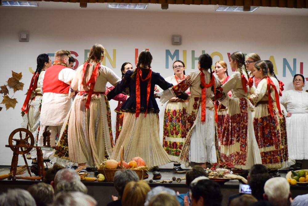 1224473151681086850084515057934