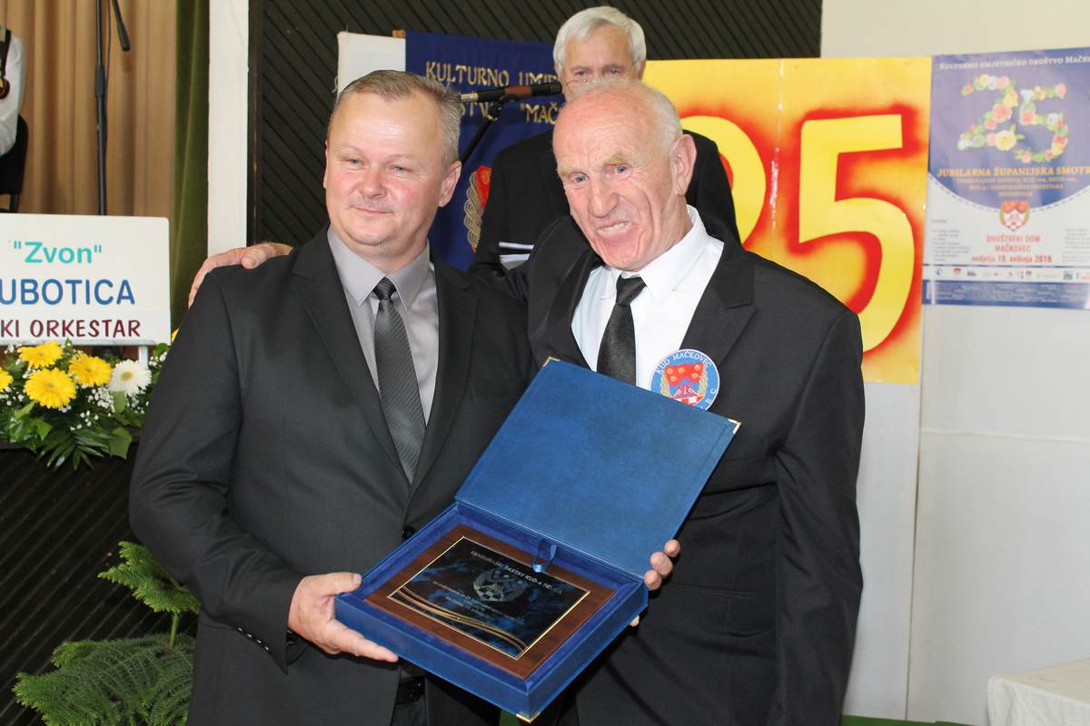 Županijsku smotra tamburaških sastava i kulturno umjetničkih društava u Mačkovcu