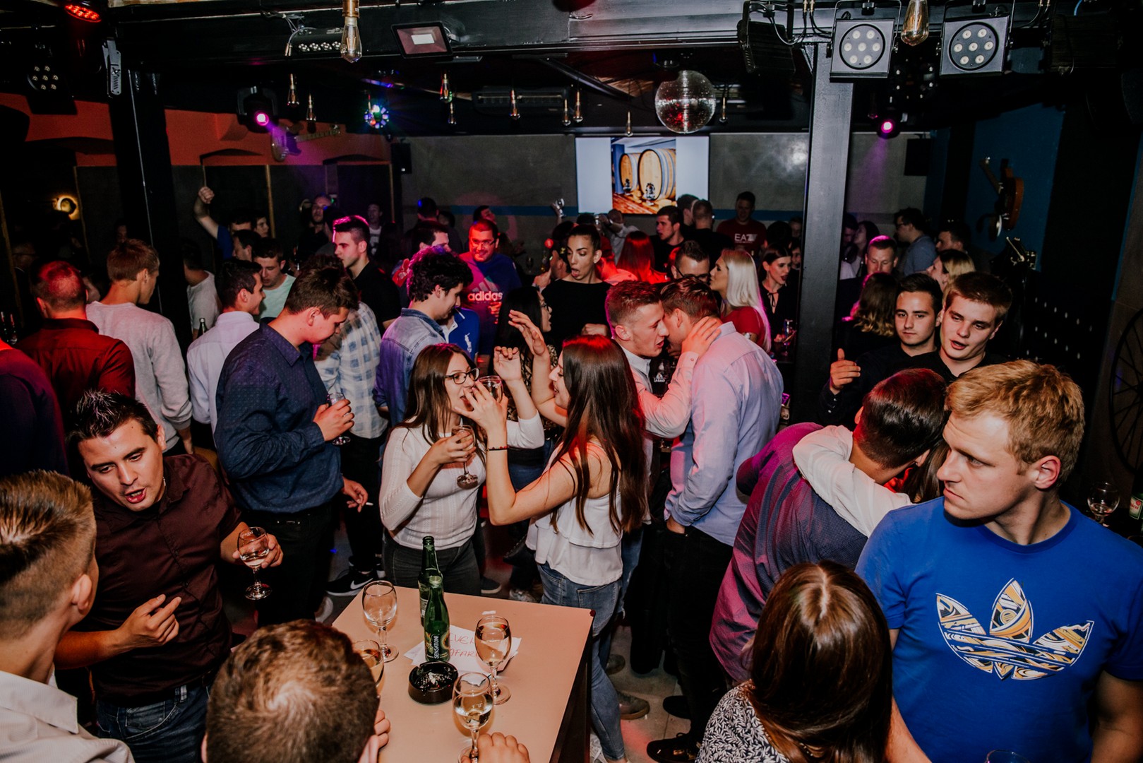 Odlična zabava na Podrumarenju uz TS Kumovi i Vina Tomšić