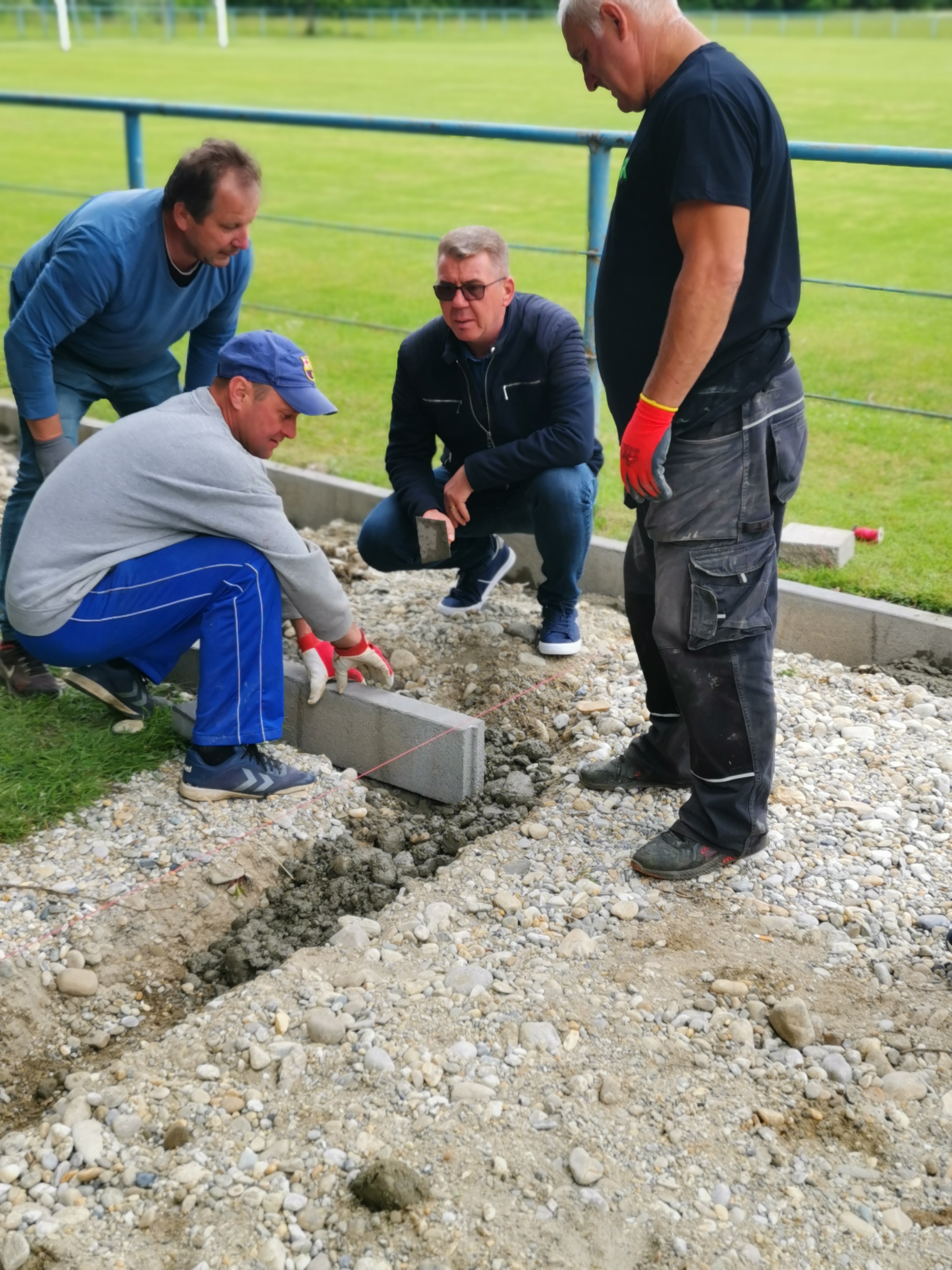 I HLAPIČINA SE BUDI Vrijedni Hlapičanci Dan državnosti odlučili provesti radno