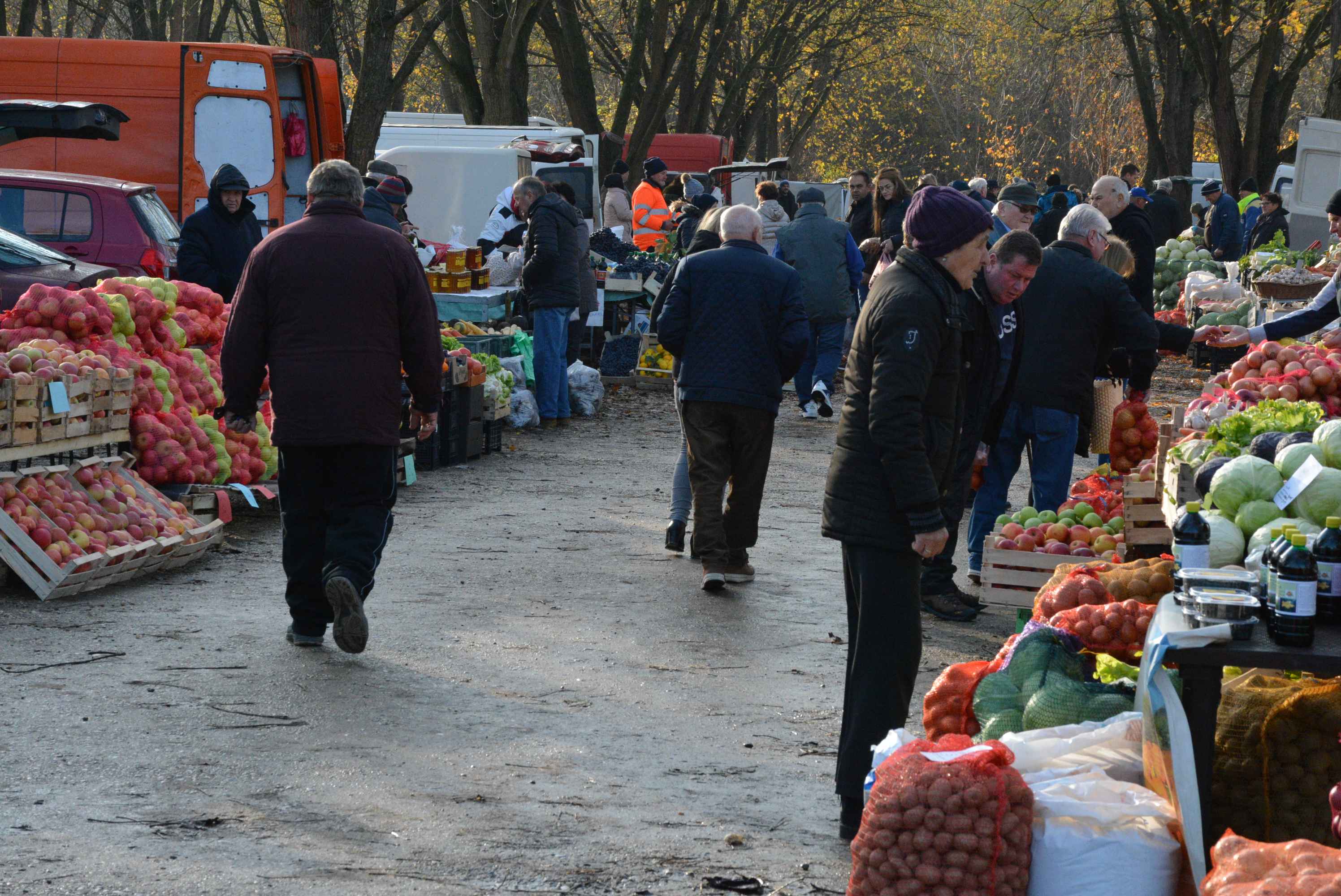 FOTO Čakovečki sajam odolijeva zimskoj hladnoći – posjetitelji hrabro istraživali bogatu ponudu unatoč mrazu na automobilima