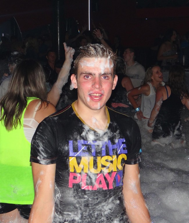 slika0093235223 Pjena party u Šampionu (Subota, 16.8.2014.)