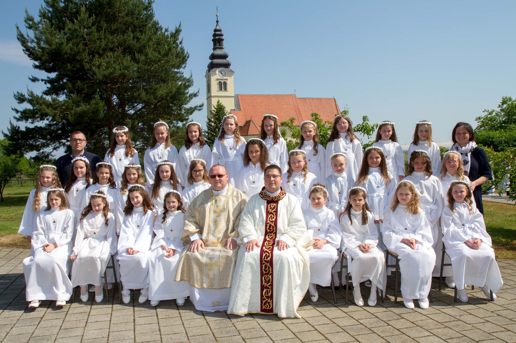 NEDELIŠĆE Svečano proslavljena Prva sveta pričest