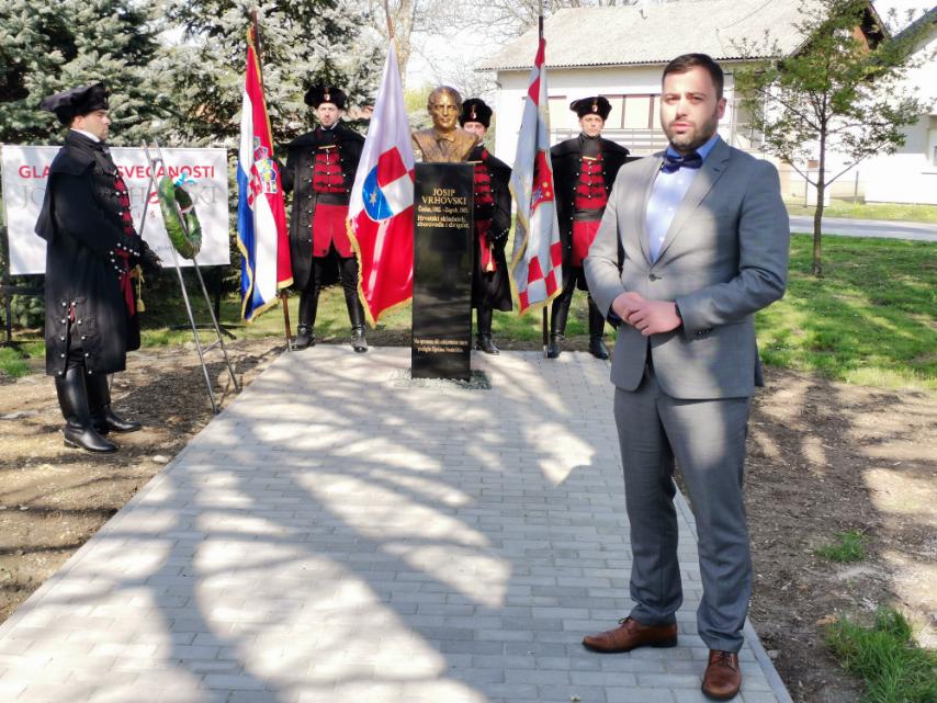 U Črečanu otkrivena bista Josipa Vrhovskog
