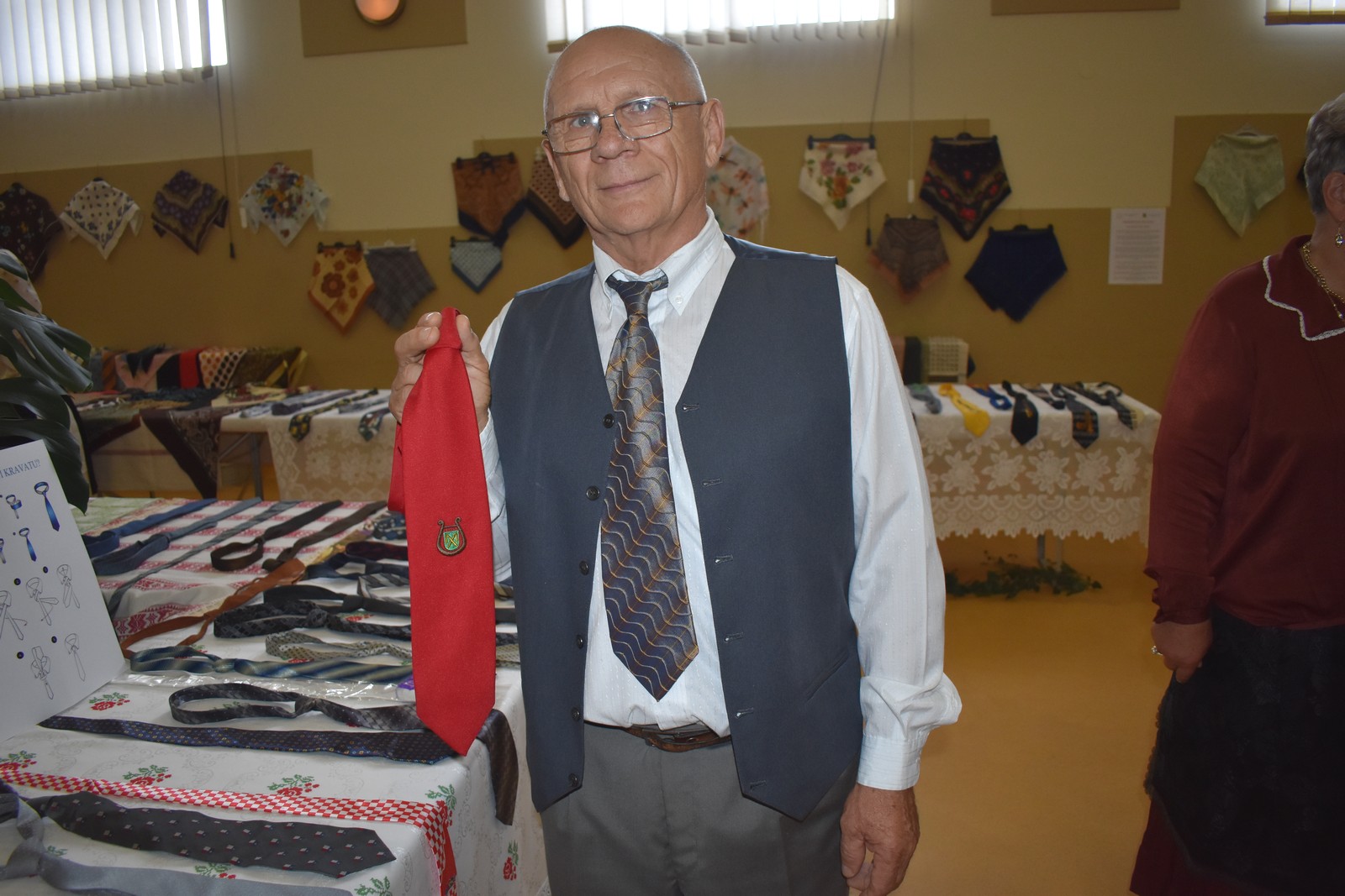 Izložba marama i kravata u Domašincu