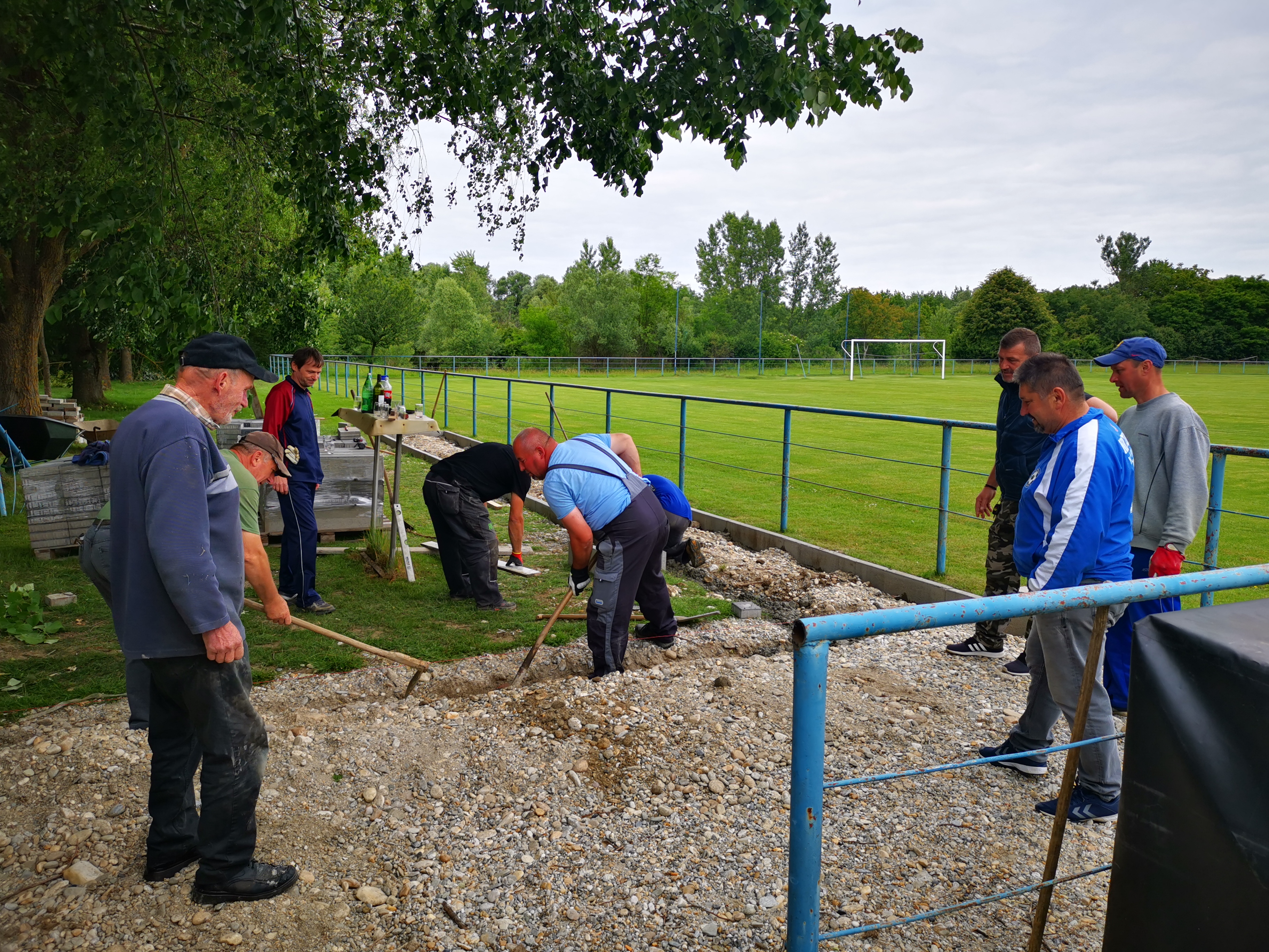 I HLAPIČINA SE BUDI Vrijedni Hlapičanci Dan državnosti odlučili provesti radno