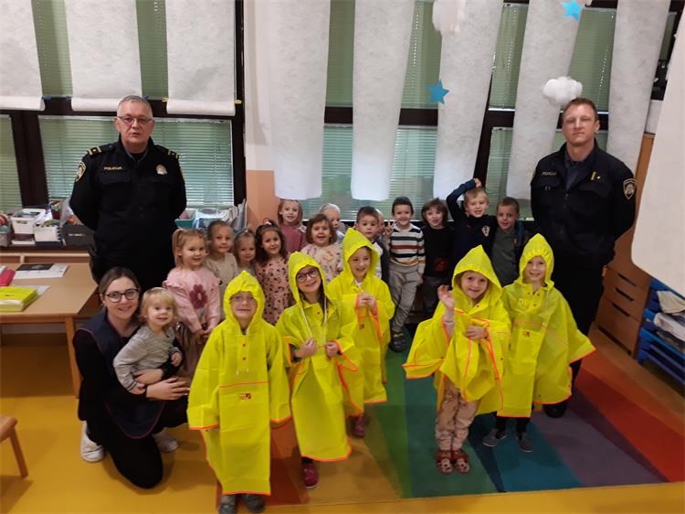 Policajci u školi i vrtićima