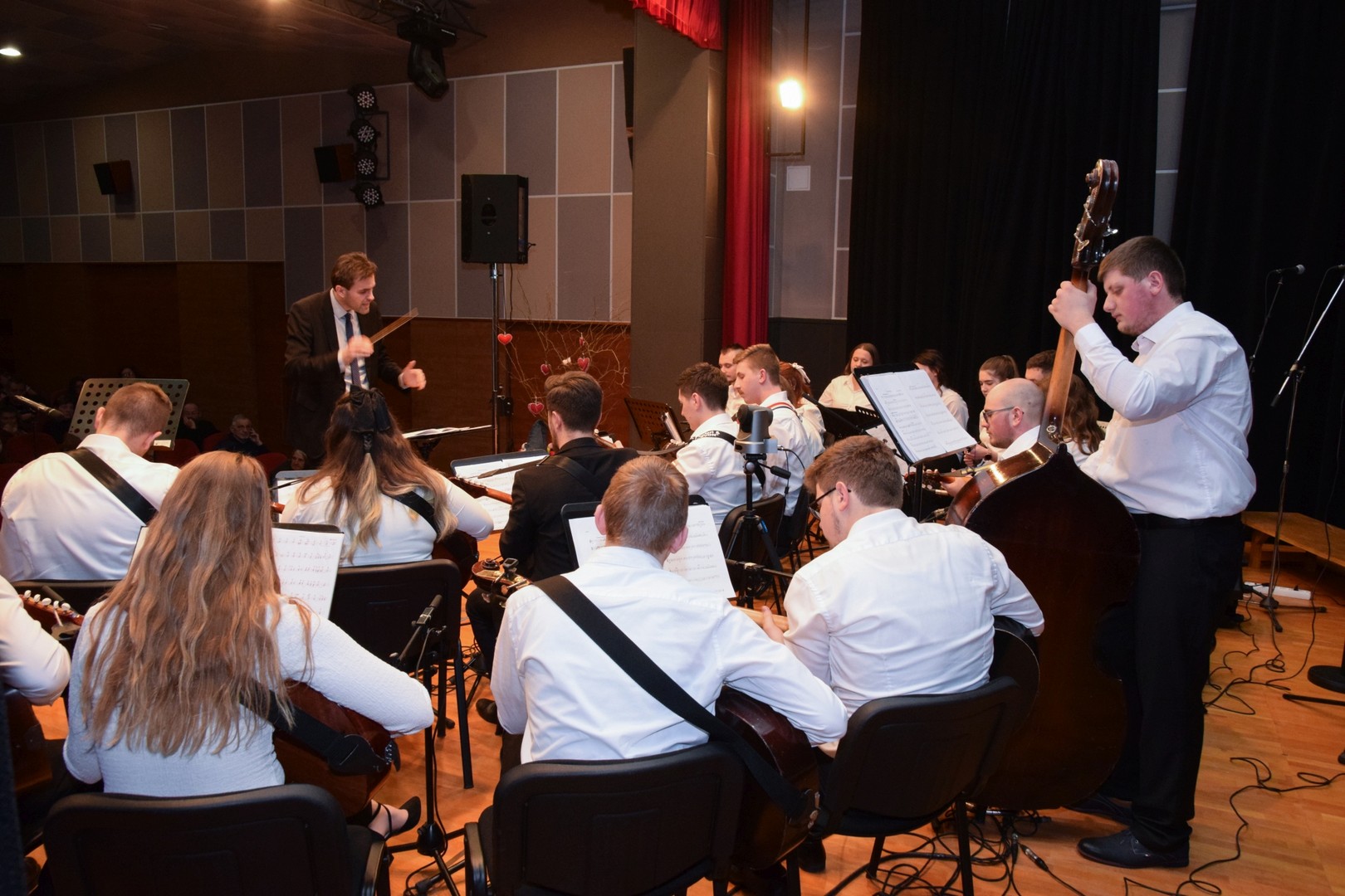 Pogledajte kakva je bila atmosfera na koncertu Tamburaškog orkestra KUU Zvon