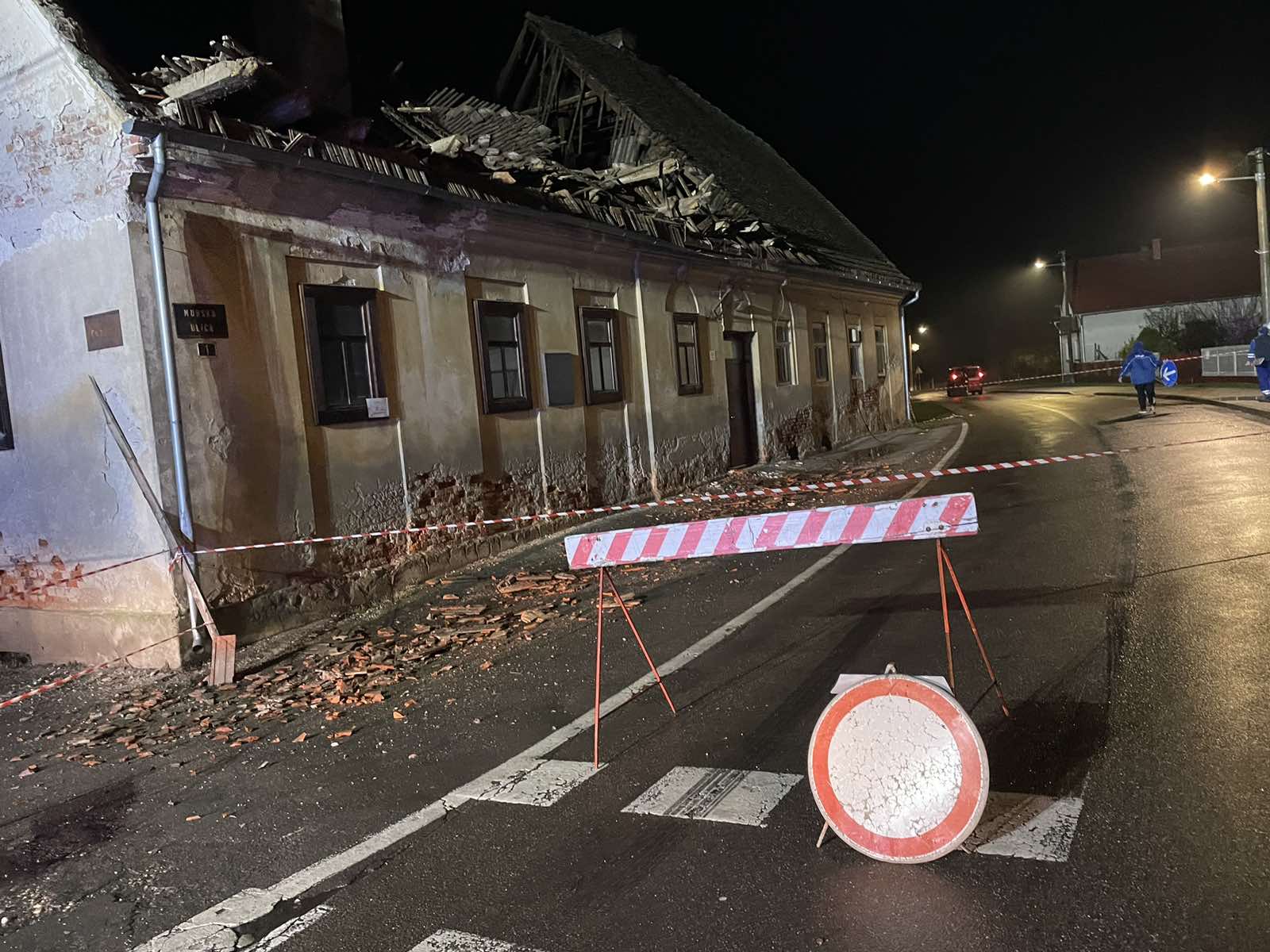 KOTORIBA Srušio se dio krovišta zgrade starog vrtića, apel mještanima da se ne približavaju zgradi