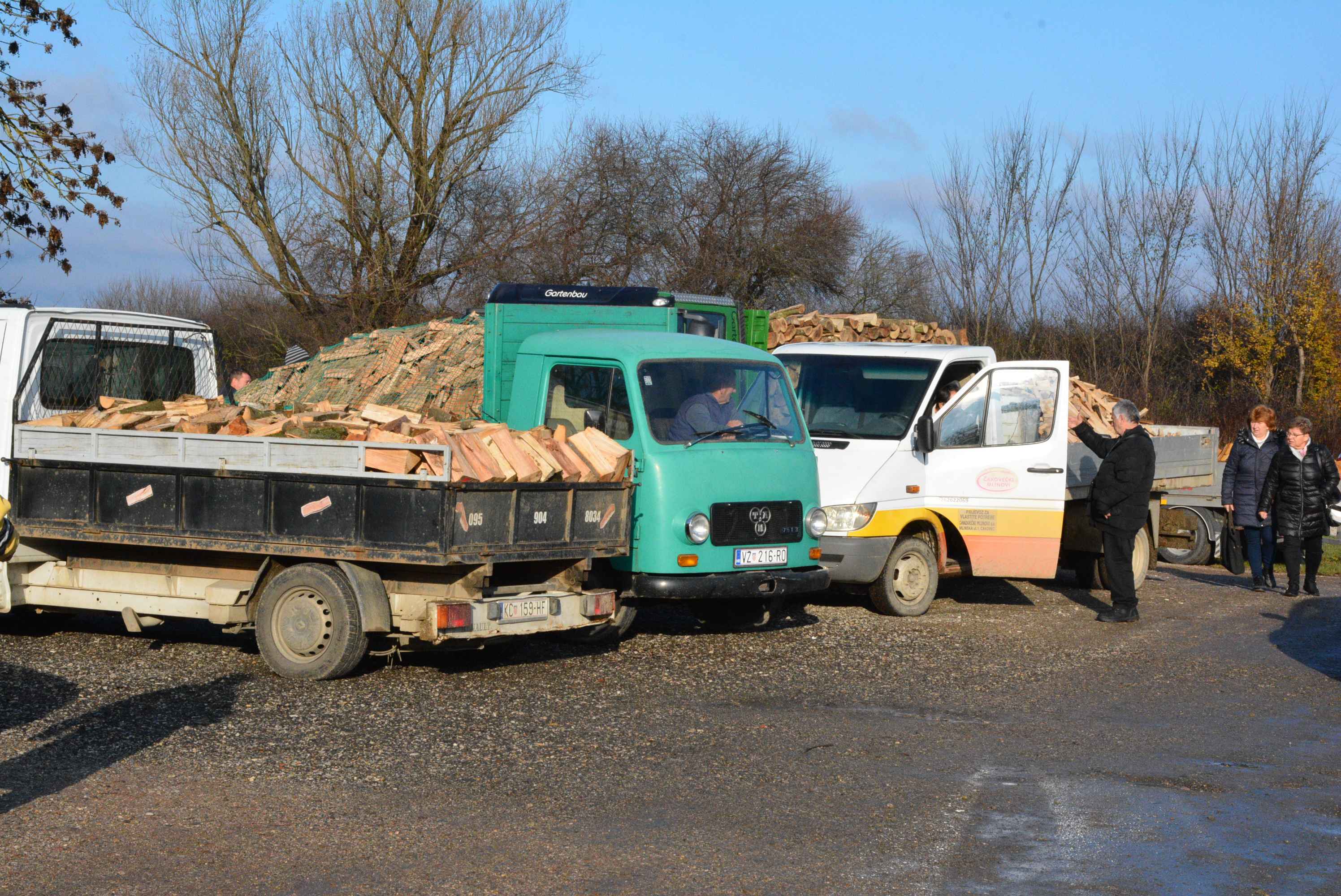 FOTO Čakovečki sajam odolijeva zimskoj hladnoći – posjetitelji hrabro istraživali bogatu ponudu unatoč mrazu na automobilima